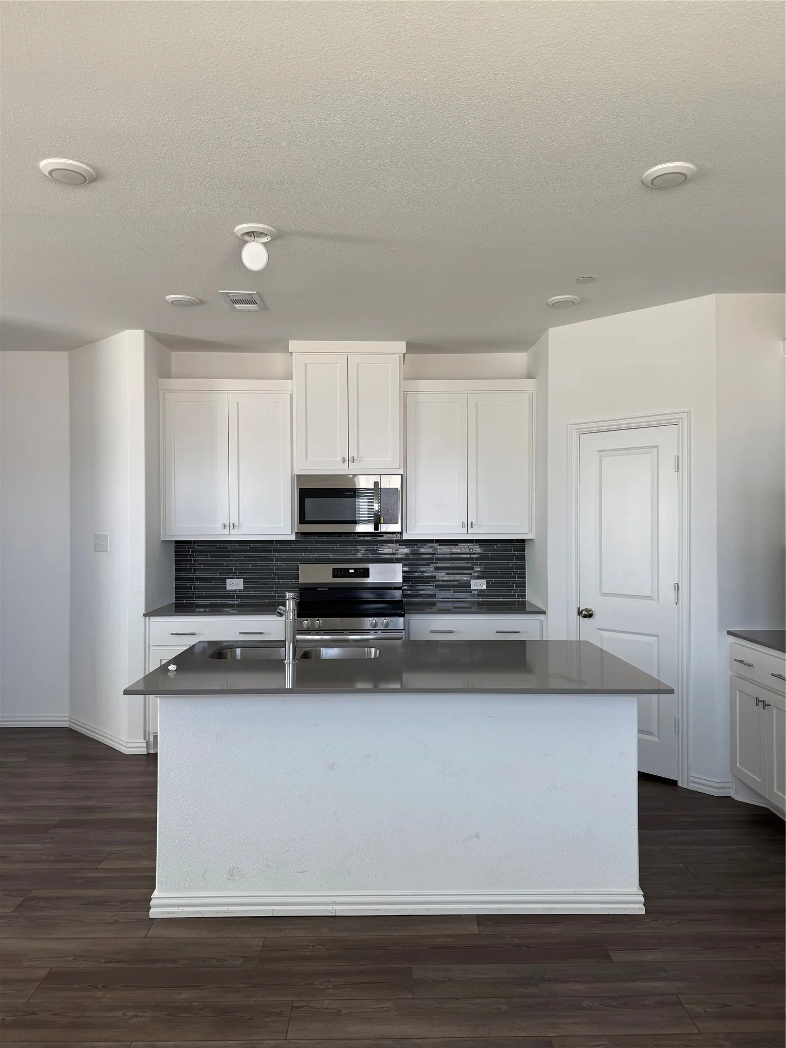 Townhouse For Sale in Tarrant County , 5123 Community Street, Haltom City, Texas 76117, 3 Bedroom, 3 Bathroom, 2 Garage spaces, 1,828 Sqft, built in 2023, mls#21385765, Real Estate Agent in Haltom City, Homes For Sale in Tarrant county, Homes For Sale in Haltom City, Realtor in Haltom City Texas, Real Estate Brokerage Independent Realty Texas, Luminita Cordes Realtor