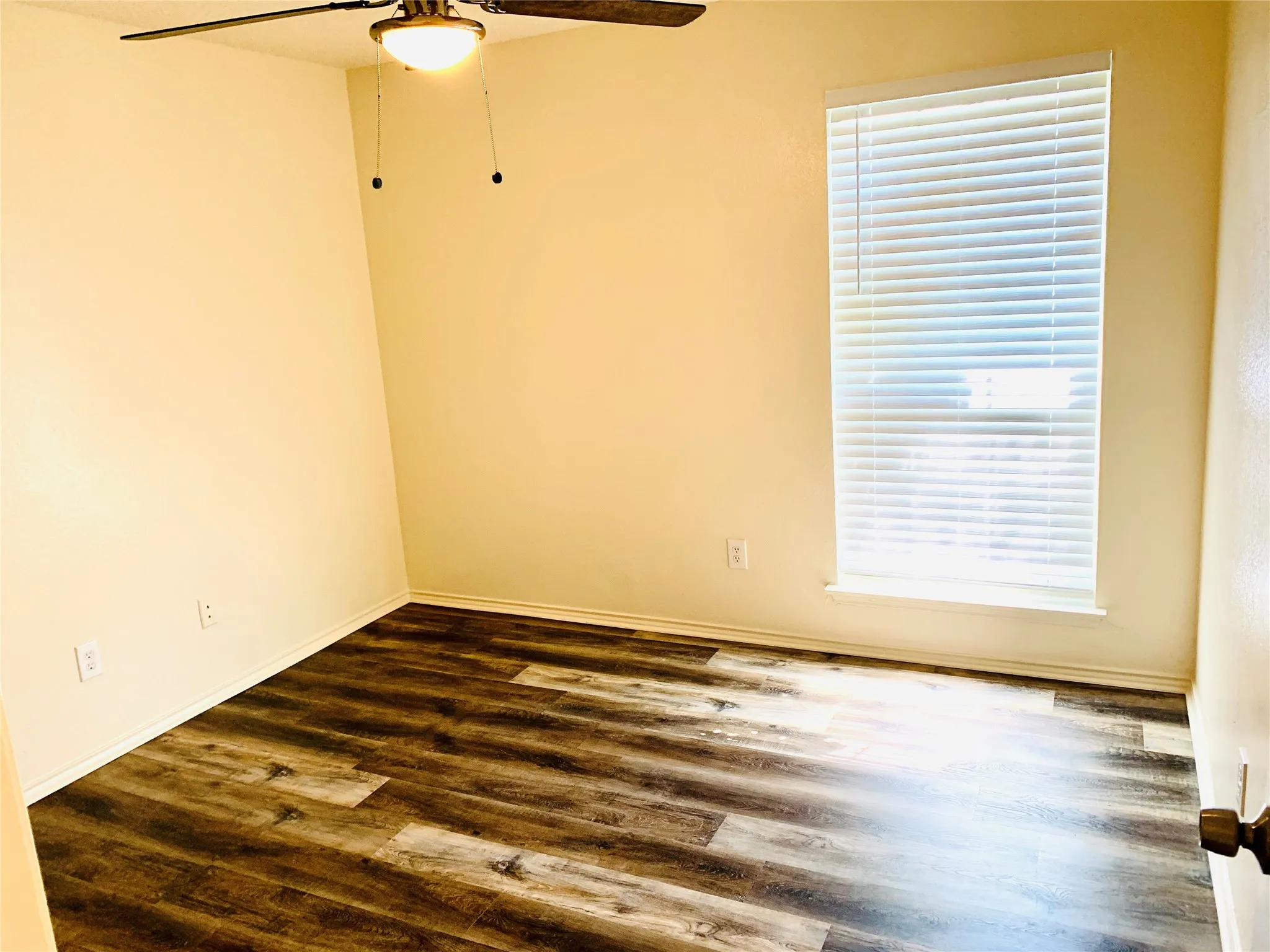 Duplex For Rent in Tarrant County , 2305 Kingsford Court, Arlington, Texas 76017, 3 Bedroom, 2 Bathroom, Garage spaces, 904 Sqft, built in 1985, mls#21385631, Real Estate Agent in Arlington, Homes For Rent in Tarrant county, Homes For Rent in Arlington, Realtor in Arlington Texas, Real Estate Brokerage Independent Realty Texas, Luminita Cordes Realtor