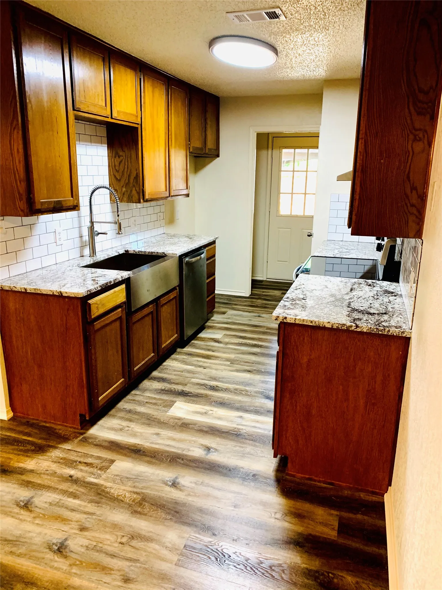 Duplex For Rent in Tarrant County , 2305 Kingsford Court, Arlington, Texas 76017, 3 Bedroom, 2 Bathroom, Garage spaces, 904 Sqft, built in 1985, mls#21385631, Real Estate Agent in Arlington, Homes For Rent in Tarrant county, Homes For Rent in Arlington, Realtor in Arlington Texas, Real Estate Brokerage Independent Realty Texas, Luminita Cordes Realtor