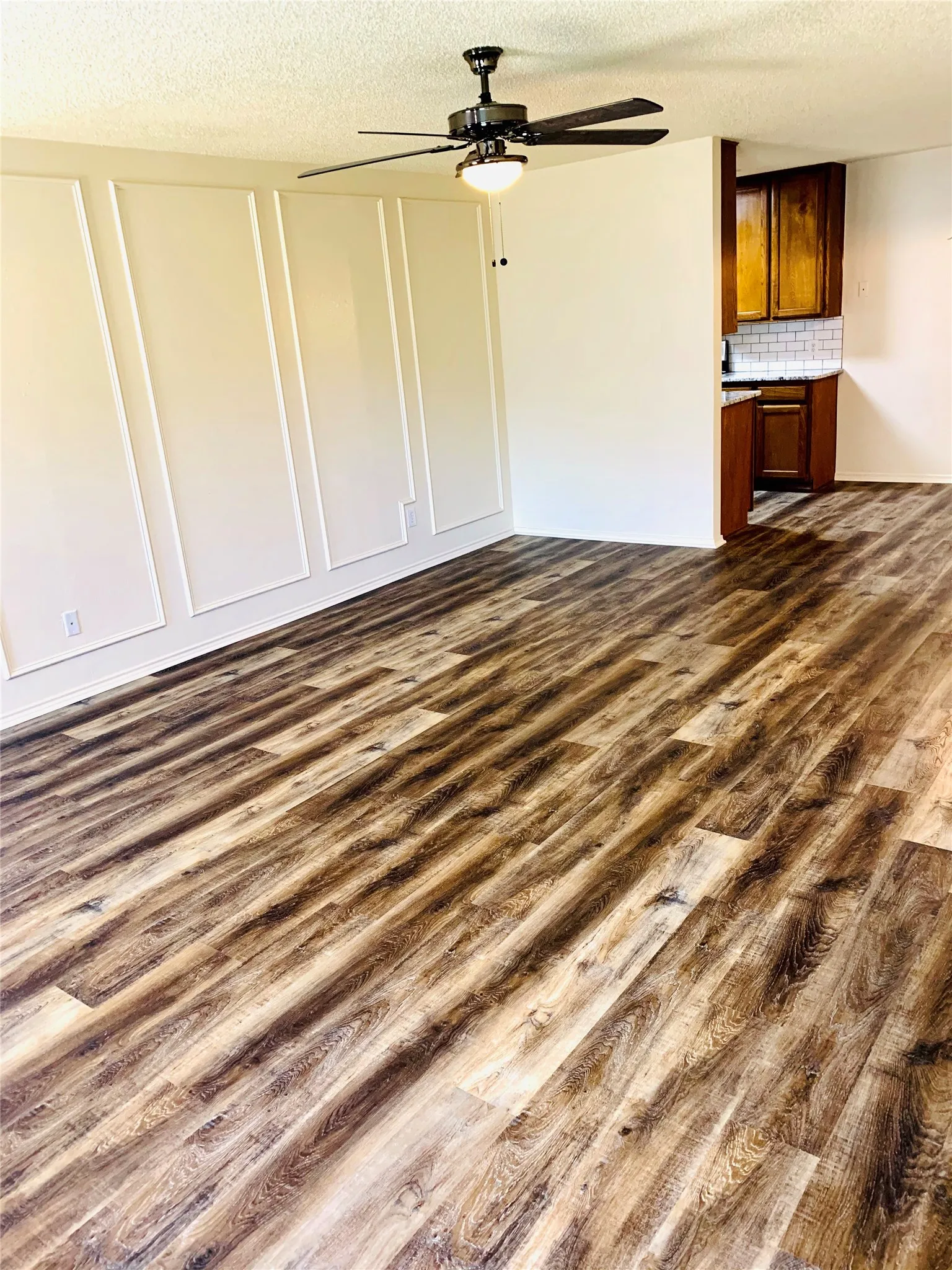 Duplex For Rent in Tarrant County , 2305 Kingsford Court, Arlington, Texas 76017, 3 Bedroom, 2 Bathroom, Garage spaces, 904 Sqft, built in 1985, mls#21385631, Real Estate Agent in Arlington, Homes For Rent in Tarrant county, Homes For Rent in Arlington, Realtor in Arlington Texas, Real Estate Brokerage Independent Realty Texas, Luminita Cordes Realtor