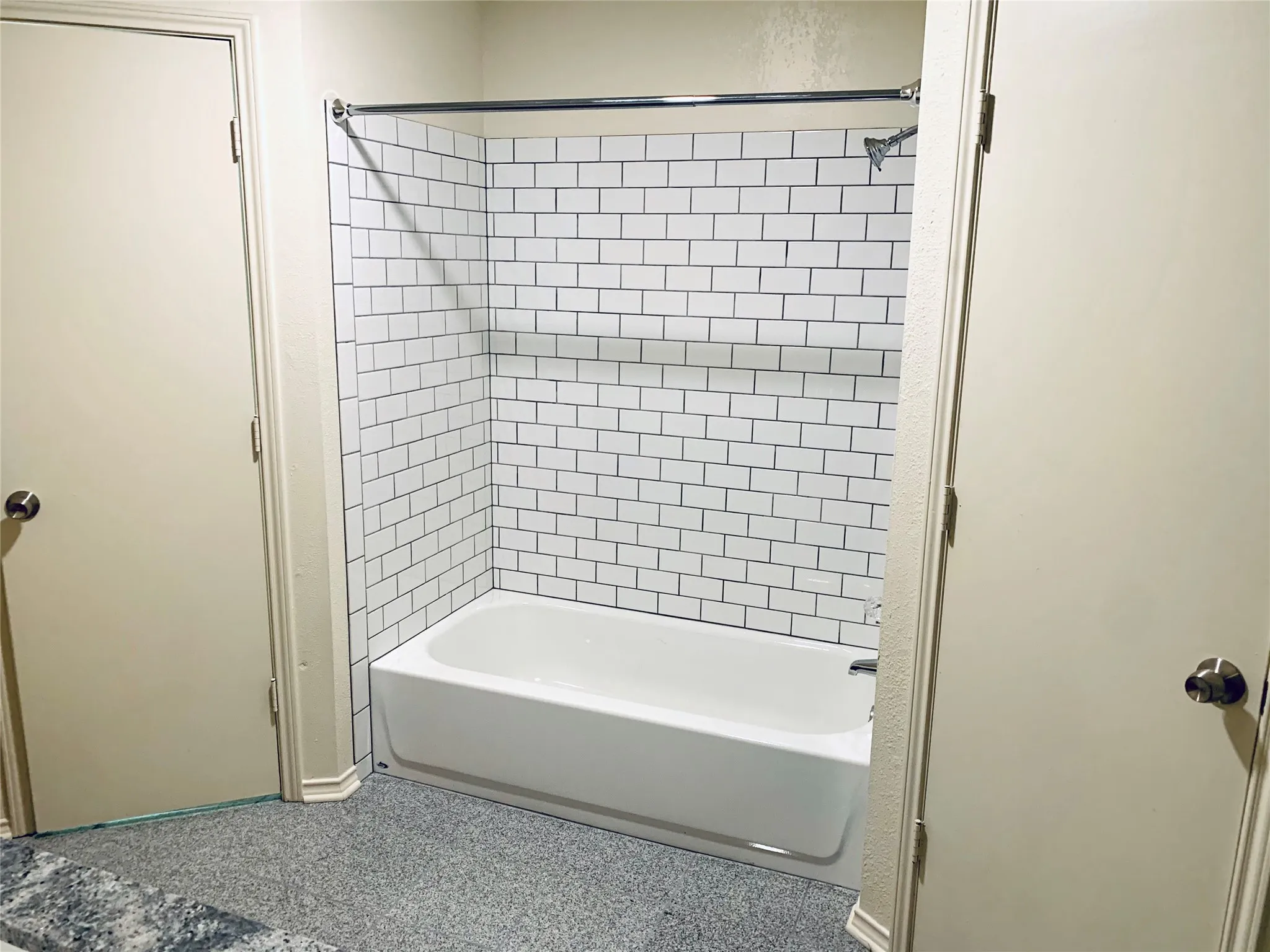 Duplex For Rent in Tarrant County , 2305 Kingsford Court, Arlington, Texas 76017, 3 Bedroom, 2 Bathroom, Garage spaces, 904 Sqft, built in 1985, mls#21385631, Real Estate Agent in Arlington, Homes For Rent in Tarrant county, Homes For Rent in Arlington, Realtor in Arlington Texas, Real Estate Brokerage Independent Realty Texas, Luminita Cordes Realtor