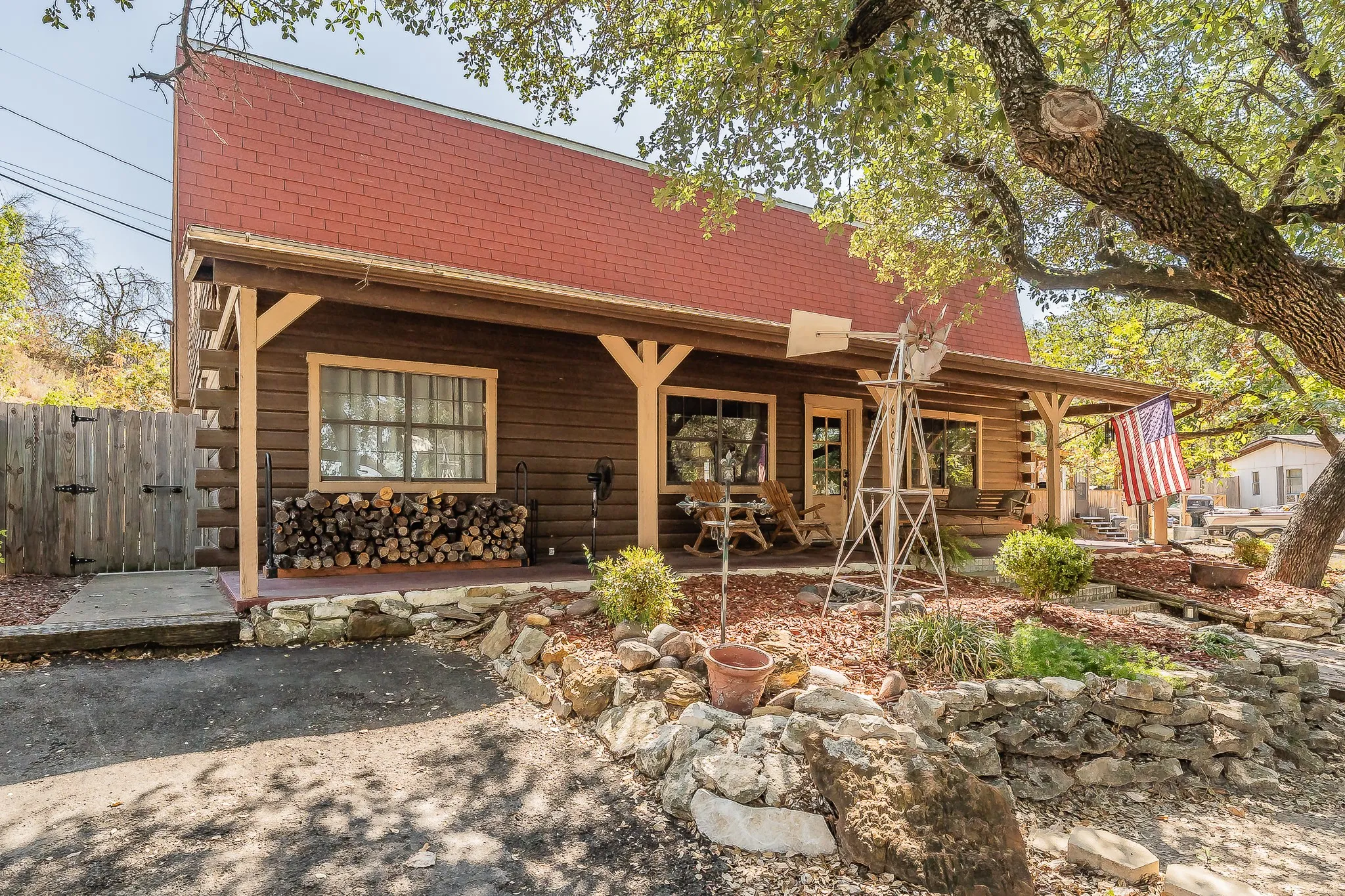 Single Family Residence For Sale in Tarrant County , 6106 Park Road, Fort Worth, Texas 76135, 2 Bedroom, 2 Bathroom, Garage spaces, 1,760 Sqft, built in 1979, mls#21380284, Real Estate Agent in Fort Worth, Homes For Sale in Tarrant county, Homes For Sale in Fort Worth, Realtor in Fort Worth Texas, Real Estate Brokerage Independent Realty Texas, Luminita Cordes Realtor
