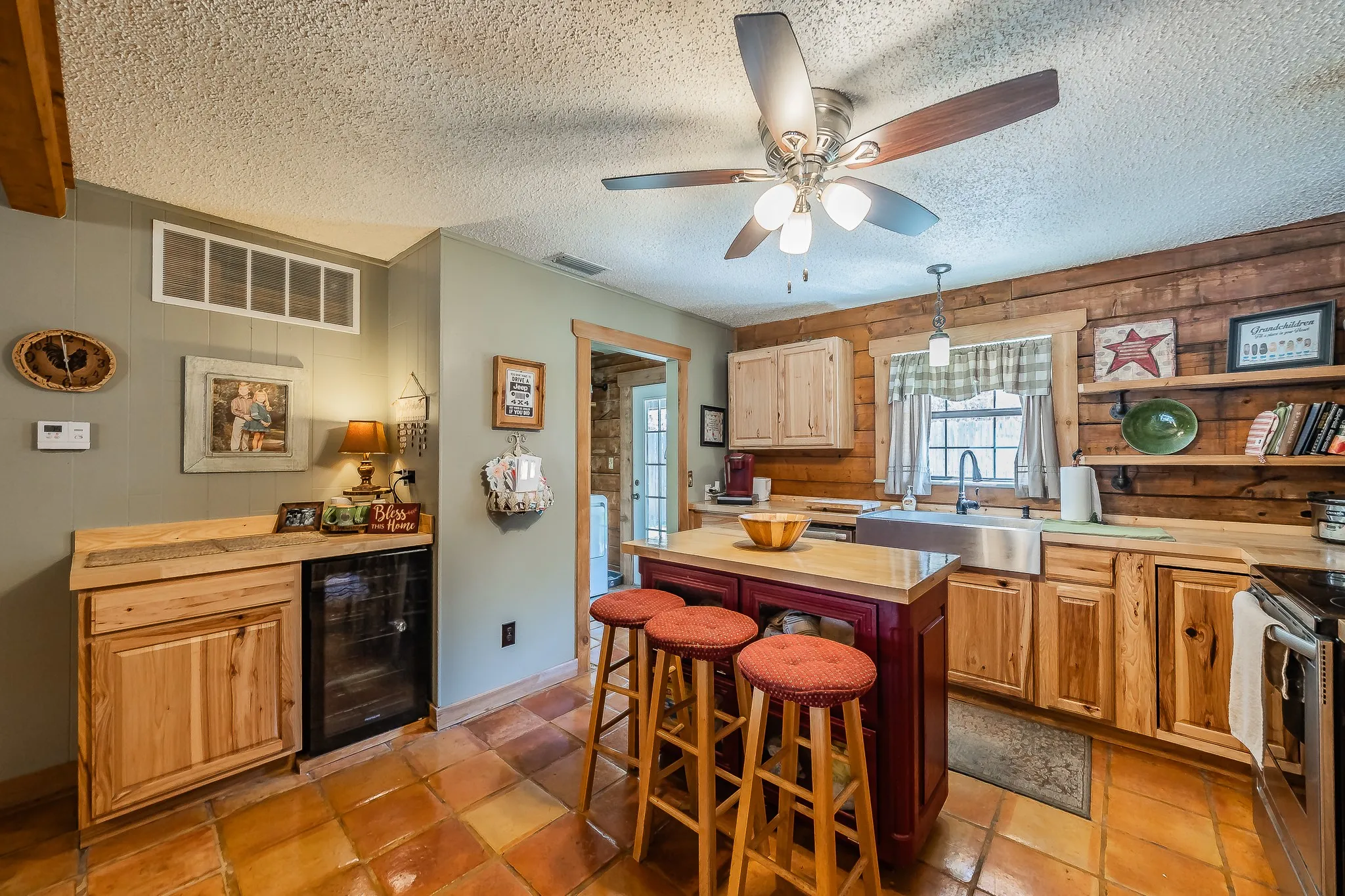 Single Family Residence For Sale in Tarrant County , 6106 Park Road, Fort Worth, Texas 76135, 2 Bedroom, 2 Bathroom, Garage spaces, 1,760 Sqft, built in 1979, mls#21380284, Real Estate Agent in Fort Worth, Homes For Sale in Tarrant county, Homes For Sale in Fort Worth, Realtor in Fort Worth Texas, Real Estate Brokerage Independent Realty Texas, Luminita Cordes Realtor