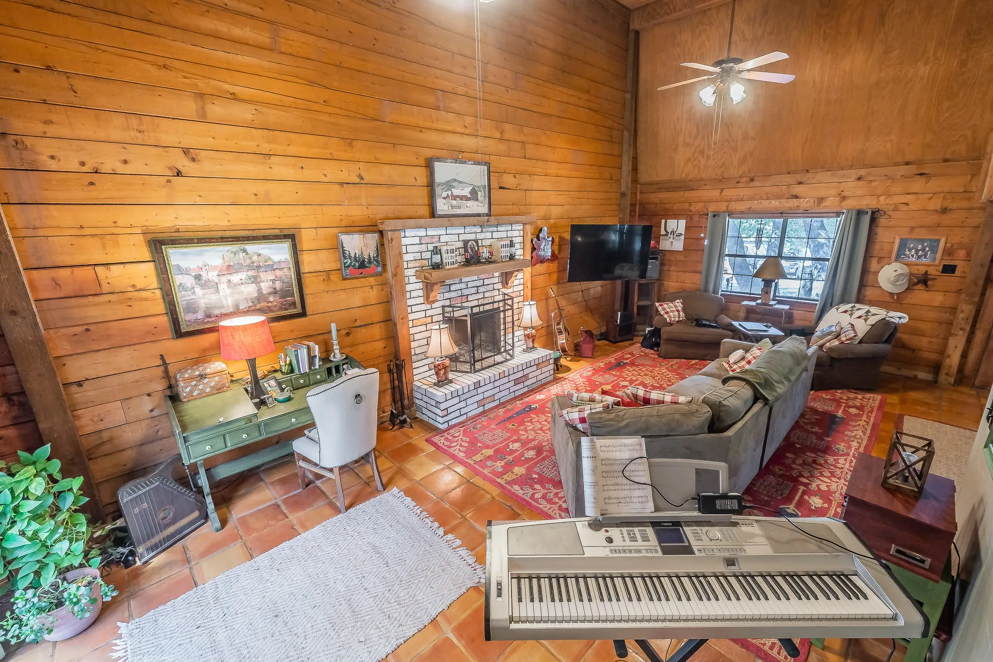 Single Family Residence For Sale in Tarrant County , 6106 Park Road, Fort Worth, Texas 76135, 2 Bedroom, 2 Bathroom, Garage spaces, 1,760 Sqft, built in 1979, mls#21380284, Real Estate Agent in Fort Worth, Homes For Sale in Tarrant county, Homes For Sale in Fort Worth, Realtor in Fort Worth Texas, Real Estate Brokerage Independent Realty Texas, Luminita Cordes Realtor