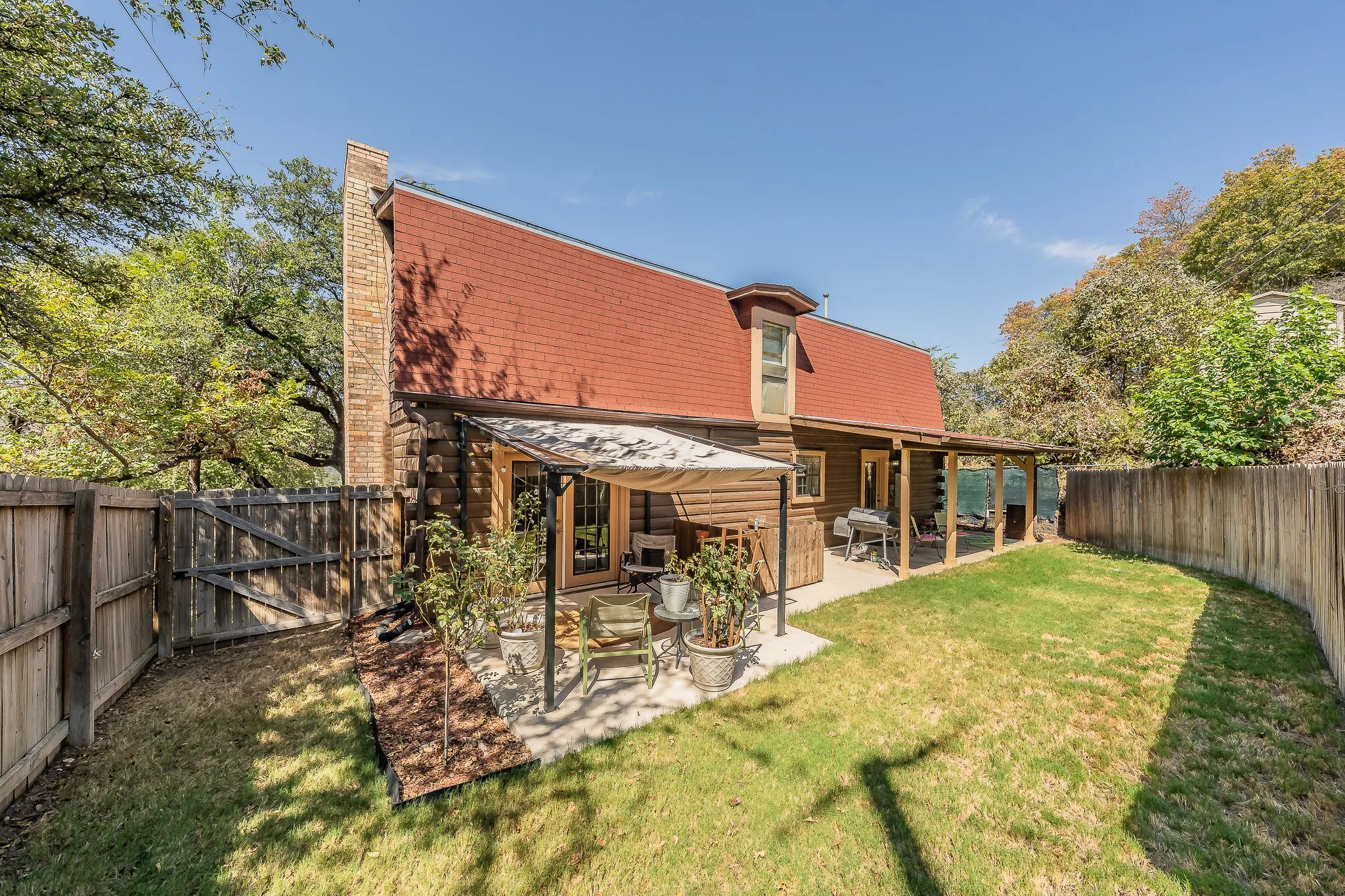Single Family Residence For Sale in Tarrant County , 6106 Park Road, Fort Worth, Texas 76135, 2 Bedroom, 2 Bathroom, Garage spaces, 1,760 Sqft, built in 1979, mls#21380284, Real Estate Agent in Fort Worth, Homes For Sale in Tarrant county, Homes For Sale in Fort Worth, Realtor in Fort Worth Texas, Real Estate Brokerage Independent Realty Texas, Luminita Cordes Realtor