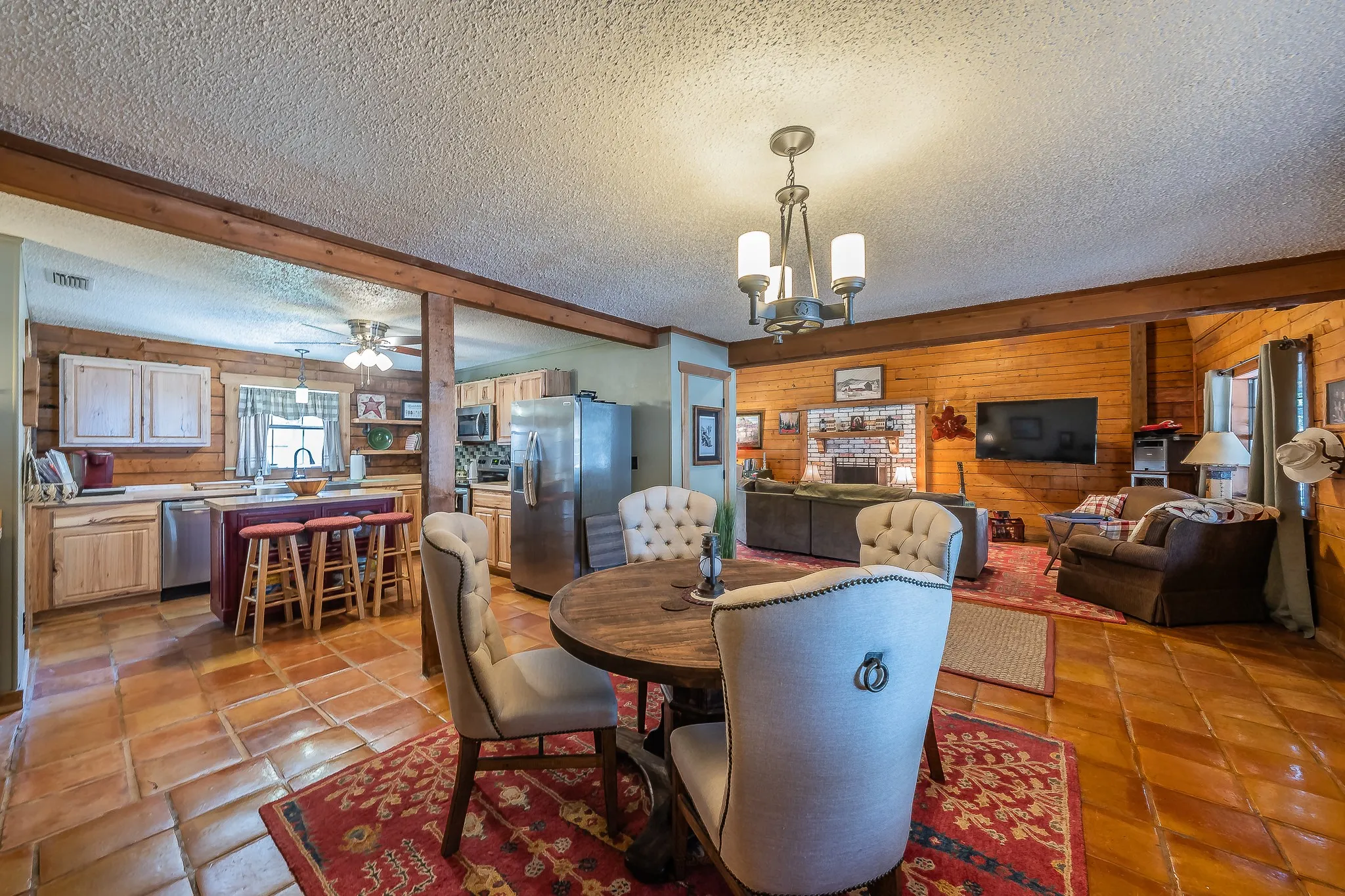 Single Family Residence For Sale in Tarrant County , 6106 Park Road, Fort Worth, Texas 76135, 2 Bedroom, 2 Bathroom, Garage spaces, 1,760 Sqft, built in 1979, mls#21380284, Real Estate Agent in Fort Worth, Homes For Sale in Tarrant county, Homes For Sale in Fort Worth, Realtor in Fort Worth Texas, Real Estate Brokerage Independent Realty Texas, Luminita Cordes Realtor