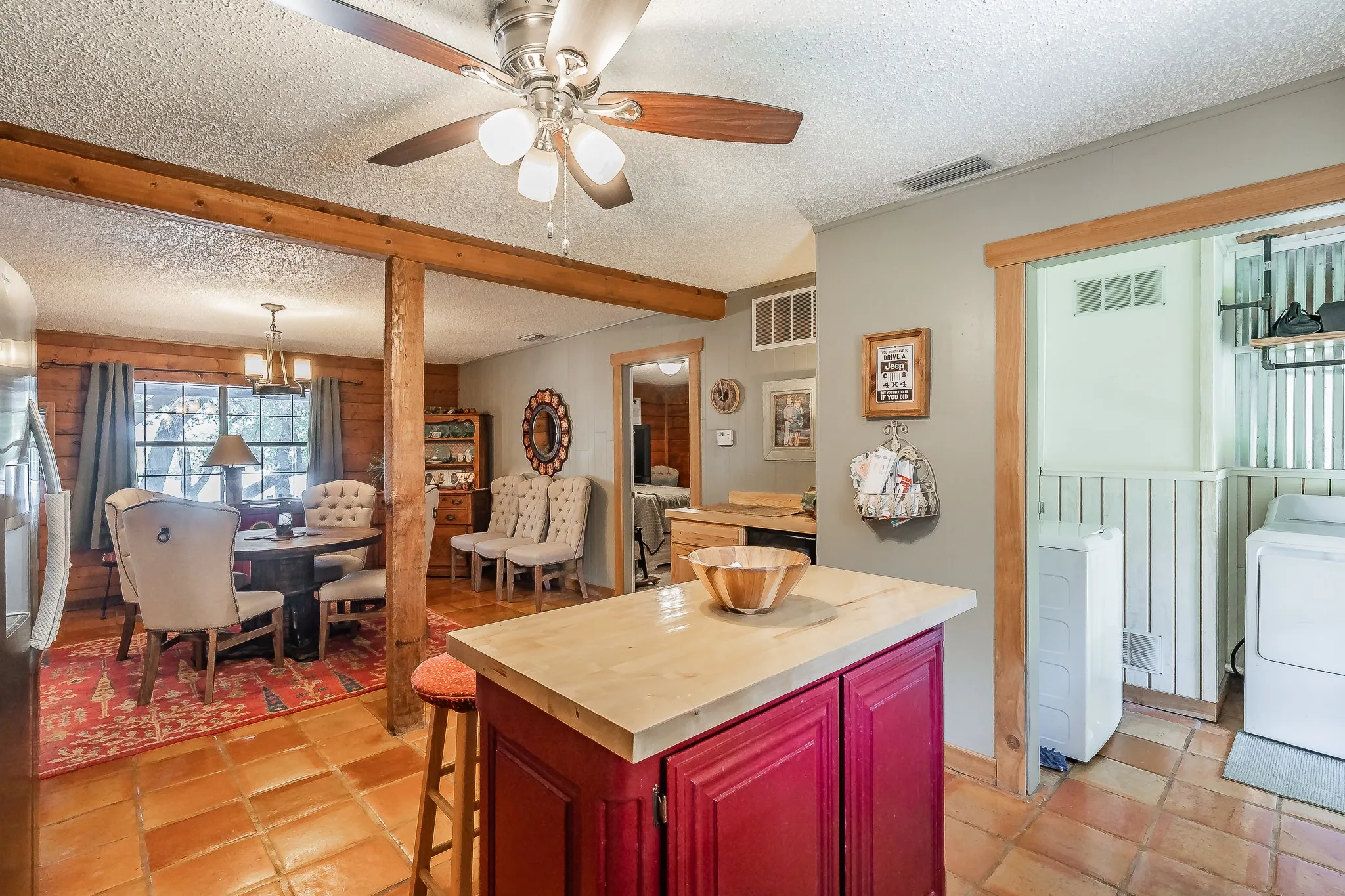 Single Family Residence For Sale in Tarrant County , 6106 Park Road, Fort Worth, Texas 76135, 2 Bedroom, 2 Bathroom, Garage spaces, 1,760 Sqft, built in 1979, mls#21380284, Real Estate Agent in Fort Worth, Homes For Sale in Tarrant county, Homes For Sale in Fort Worth, Realtor in Fort Worth Texas, Real Estate Brokerage Independent Realty Texas, Luminita Cordes Realtor