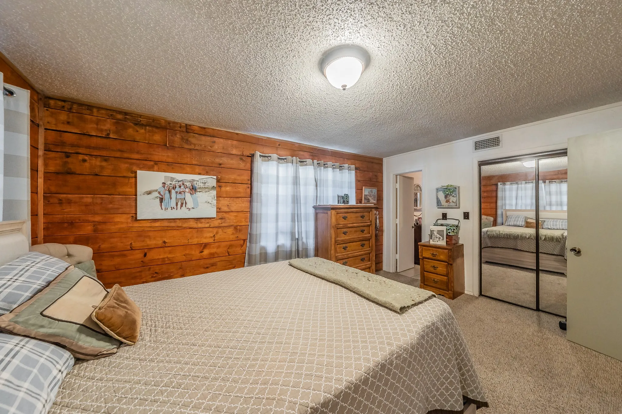 Single Family Residence For Sale in Tarrant County , 6106 Park Road, Fort Worth, Texas 76135, 2 Bedroom, 2 Bathroom, Garage spaces, 1,760 Sqft, built in 1979, mls#21380284, Real Estate Agent in Fort Worth, Homes For Sale in Tarrant county, Homes For Sale in Fort Worth, Realtor in Fort Worth Texas, Real Estate Brokerage Independent Realty Texas, Luminita Cordes Realtor