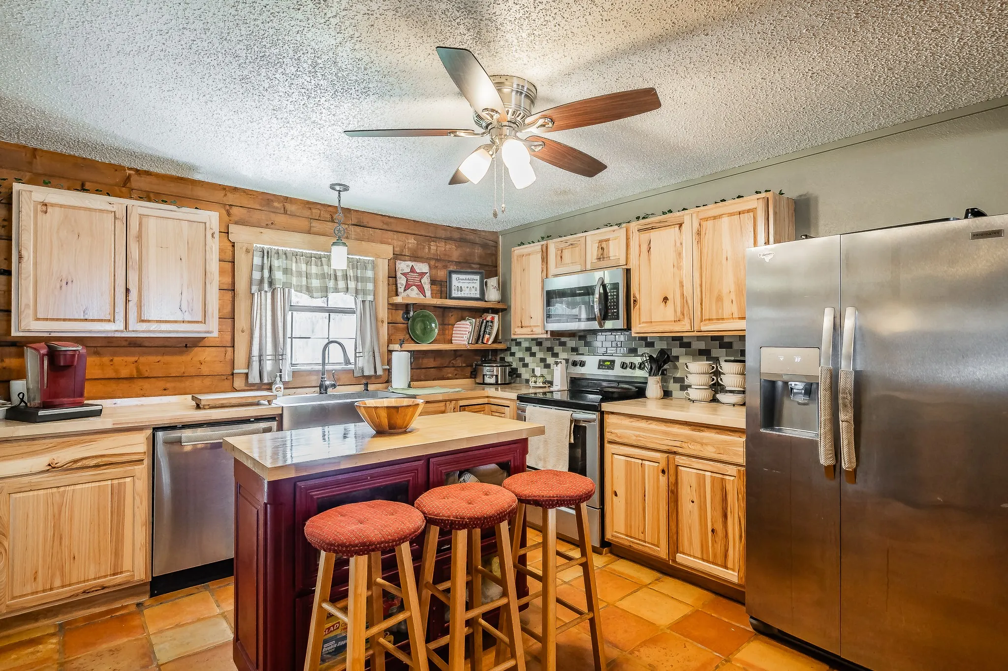 Single Family Residence For Sale in Tarrant County , 6106 Park Road, Fort Worth, Texas 76135, 2 Bedroom, 2 Bathroom, Garage spaces, 1,760 Sqft, built in 1979, mls#21380284, Real Estate Agent in Fort Worth, Homes For Sale in Tarrant county, Homes For Sale in Fort Worth, Realtor in Fort Worth Texas, Real Estate Brokerage Independent Realty Texas, Luminita Cordes Realtor