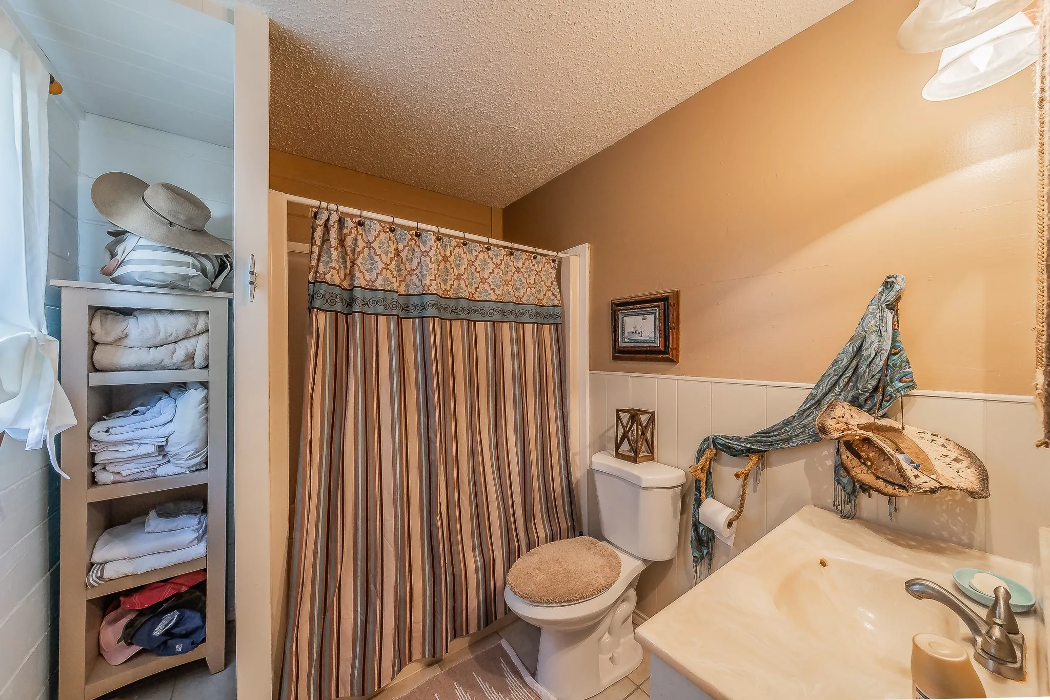 Single Family Residence For Sale in Tarrant County , 6106 Park Road, Fort Worth, Texas 76135, 2 Bedroom, 2 Bathroom, Garage spaces, 1,760 Sqft, built in 1979, mls#21380284, Real Estate Agent in Fort Worth, Homes For Sale in Tarrant county, Homes For Sale in Fort Worth, Realtor in Fort Worth Texas, Real Estate Brokerage Independent Realty Texas, Luminita Cordes Realtor