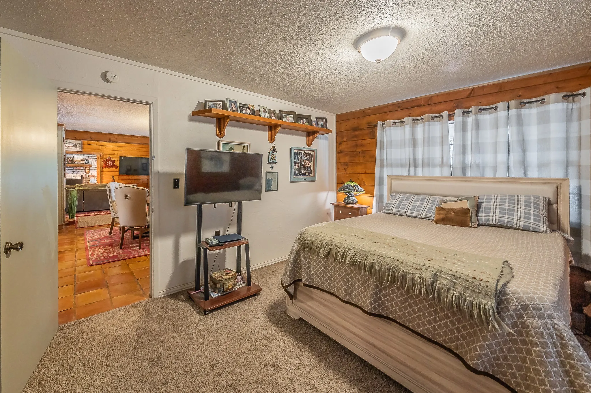 Single Family Residence For Sale in Tarrant County , 6106 Park Road, Fort Worth, Texas 76135, 2 Bedroom, 2 Bathroom, Garage spaces, 1,760 Sqft, built in 1979, mls#21380284, Real Estate Agent in Fort Worth, Homes For Sale in Tarrant county, Homes For Sale in Fort Worth, Realtor in Fort Worth Texas, Real Estate Brokerage Independent Realty Texas, Luminita Cordes Realtor