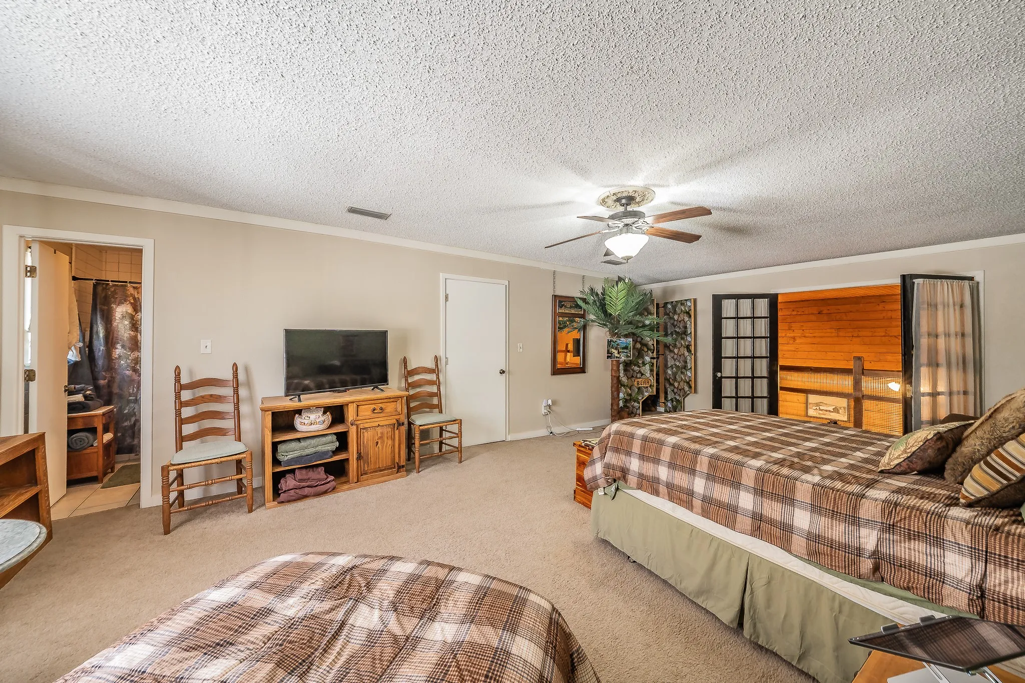 Single Family Residence For Sale in Tarrant County , 6106 Park Road, Fort Worth, Texas 76135, 2 Bedroom, 2 Bathroom, Garage spaces, 1,760 Sqft, built in 1979, mls#21380284, Real Estate Agent in Fort Worth, Homes For Sale in Tarrant county, Homes For Sale in Fort Worth, Realtor in Fort Worth Texas, Real Estate Brokerage Independent Realty Texas, Luminita Cordes Realtor