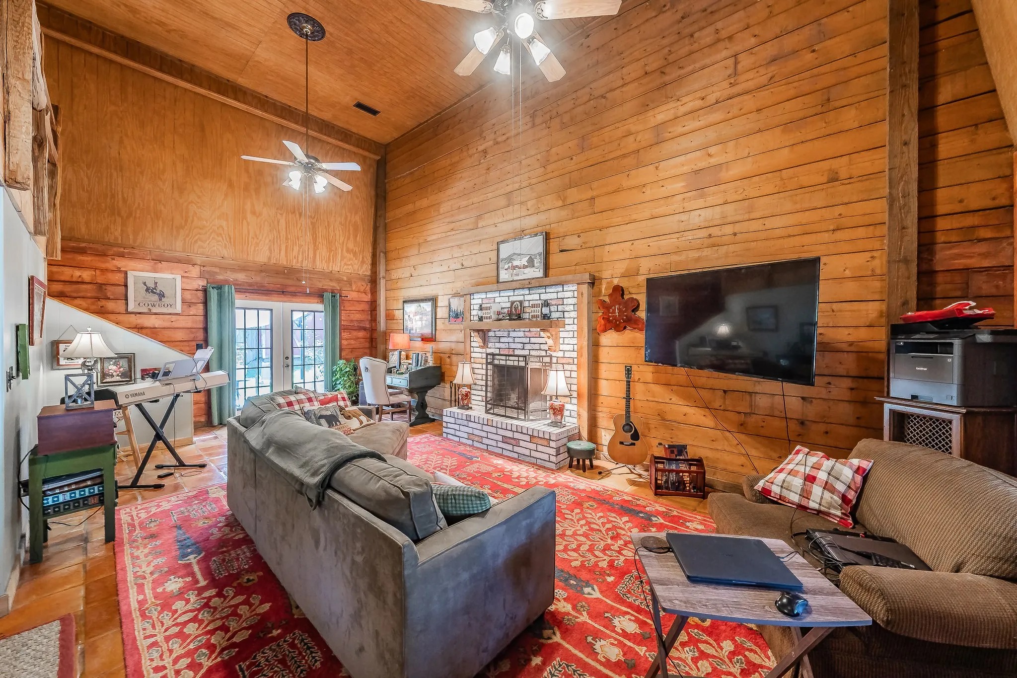 Single Family Residence For Sale in Tarrant County , 6106 Park Road, Fort Worth, Texas 76135, 2 Bedroom, 2 Bathroom, Garage spaces, 1,760 Sqft, built in 1979, mls#21380284, Real Estate Agent in Fort Worth, Homes For Sale in Tarrant county, Homes For Sale in Fort Worth, Realtor in Fort Worth Texas, Real Estate Brokerage Independent Realty Texas, Luminita Cordes Realtor