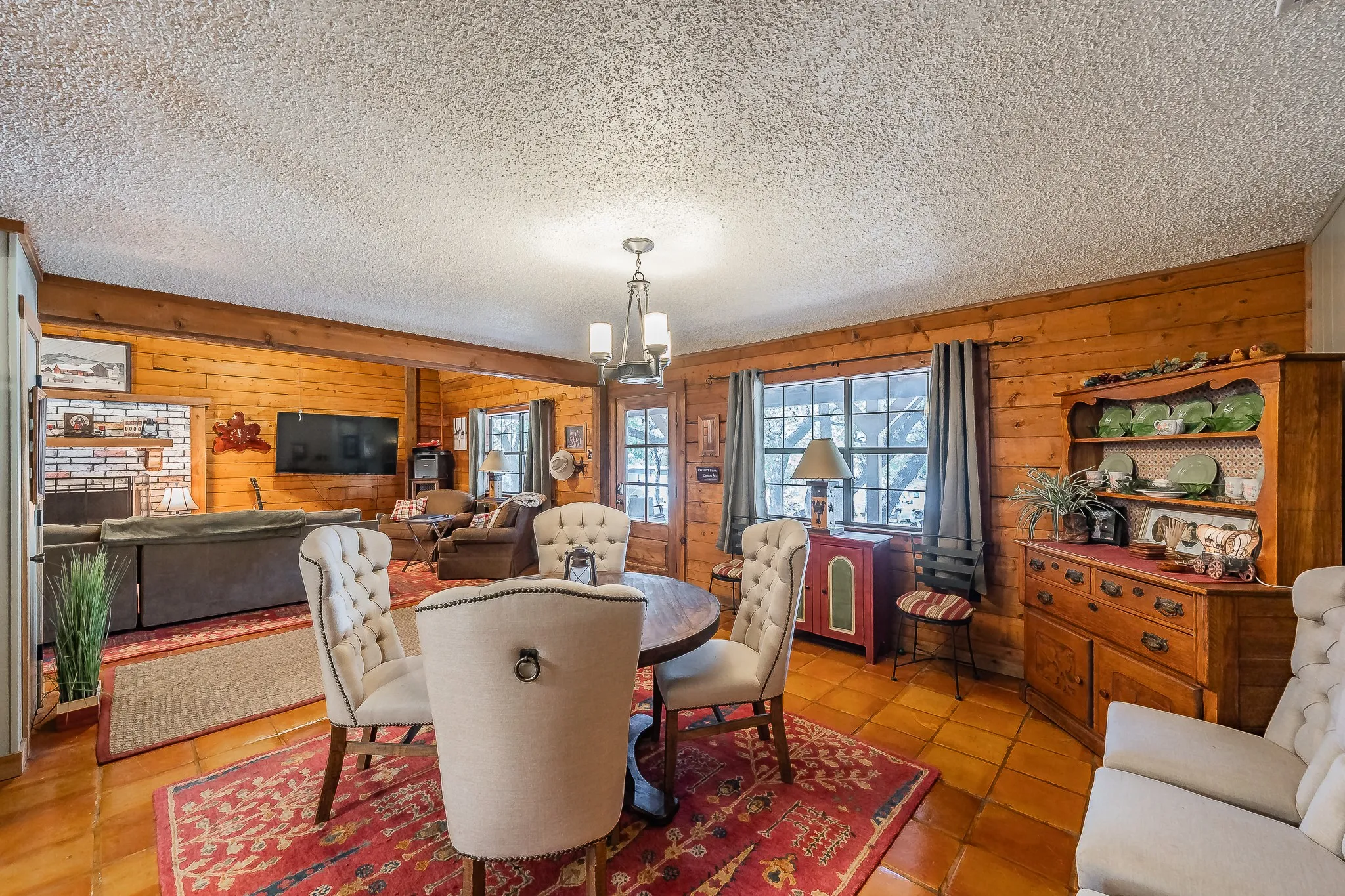 Single Family Residence For Sale in Tarrant County , 6106 Park Road, Fort Worth, Texas 76135, 2 Bedroom, 2 Bathroom, Garage spaces, 1,760 Sqft, built in 1979, mls#21380284, Real Estate Agent in Fort Worth, Homes For Sale in Tarrant county, Homes For Sale in Fort Worth, Realtor in Fort Worth Texas, Real Estate Brokerage Independent Realty Texas, Luminita Cordes Realtor