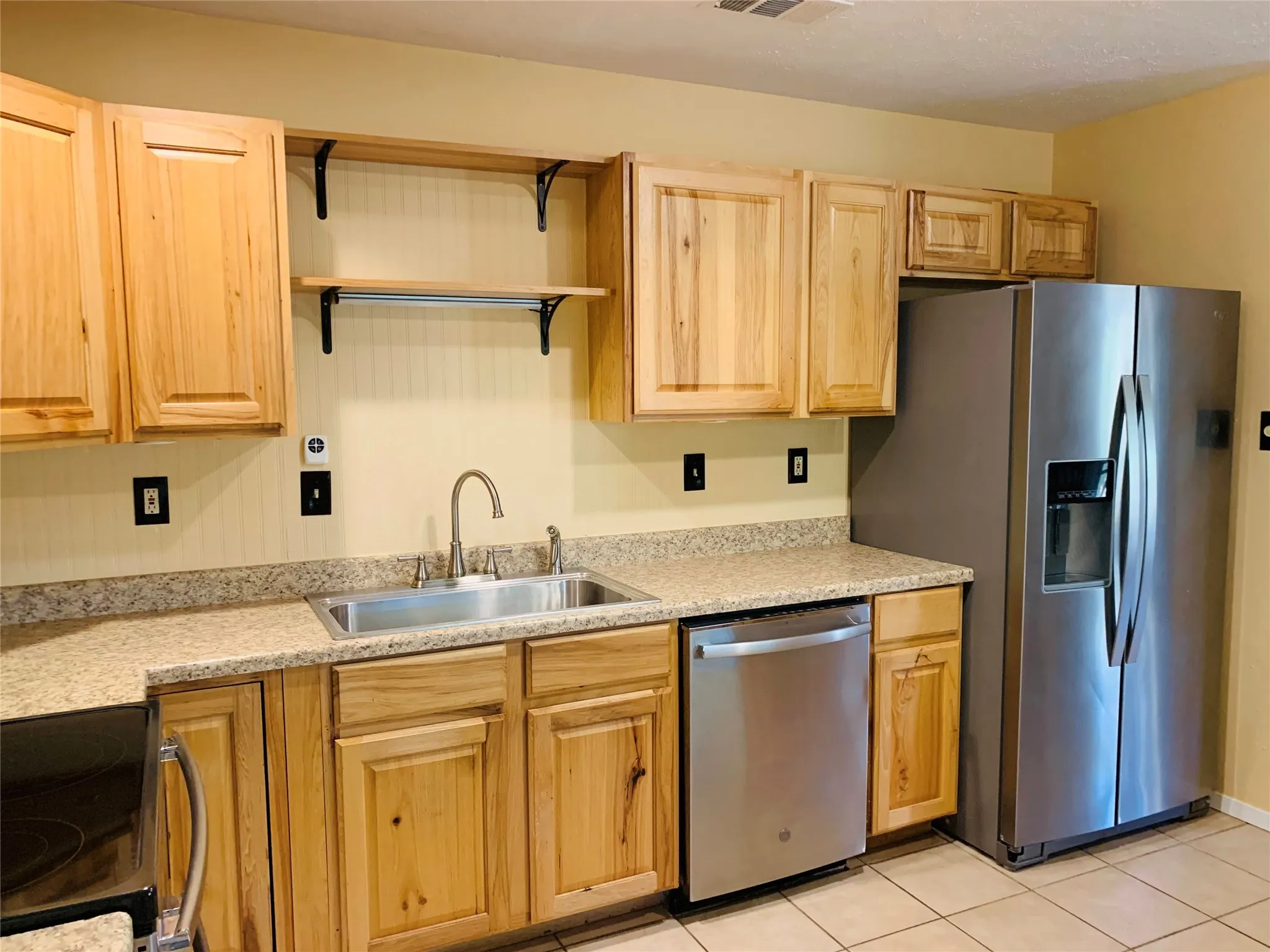 Single Family Residence For Rent in Collin County , 428 Timberbend Trail, Allen, Texas 75002, 3 Bedroom, 2 Bathroom, 2 Garage spaces, 1,416 Sqft, built in 1981, mls#21384127, Real Estate Agent in Allen, Homes For Rent in Collin county, Homes For Rent in Allen, Realtor in Allen Texas, Real Estate Brokerage Independent Realty Texas, Luminita Cordes Realtor
