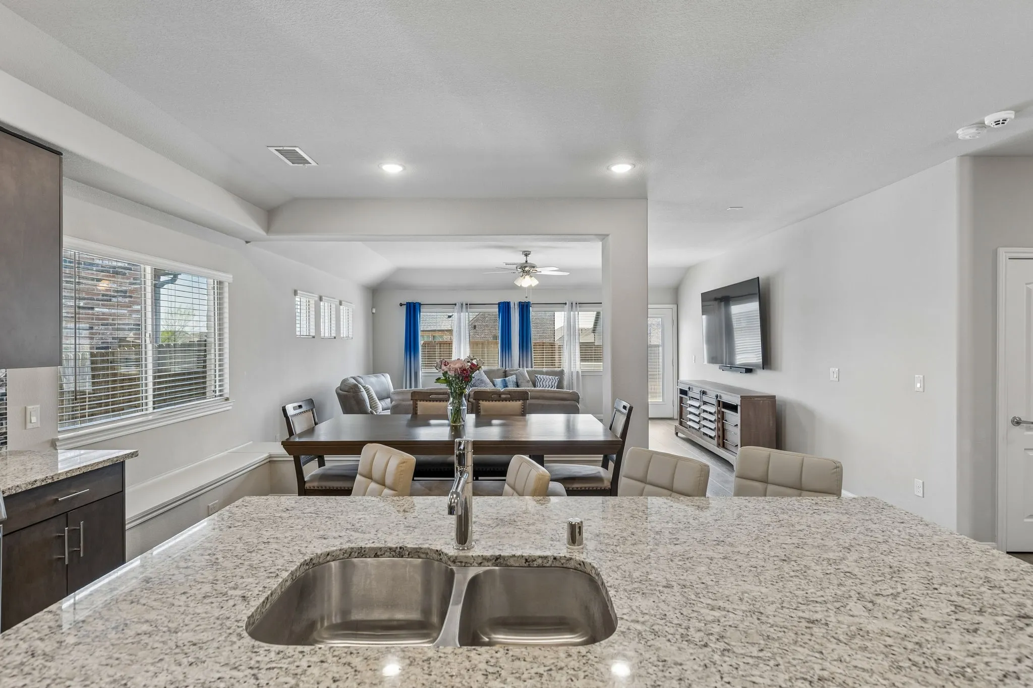 Single Family Residence For Sale in Collin County , 1105 Mapleton Drive, Anna, Texas 75409, 4 Bedroom, 2 Bathroom, 2 Garage spaces, 2,143 Sqft, built in 2021, mls#21385777, Real Estate Agent in Anna, Homes For Sale in Collin county, Homes For Sale in Anna, Realtor in Anna Texas, Real Estate Brokerage Independent Realty Texas, Luminita Cordes Realtor