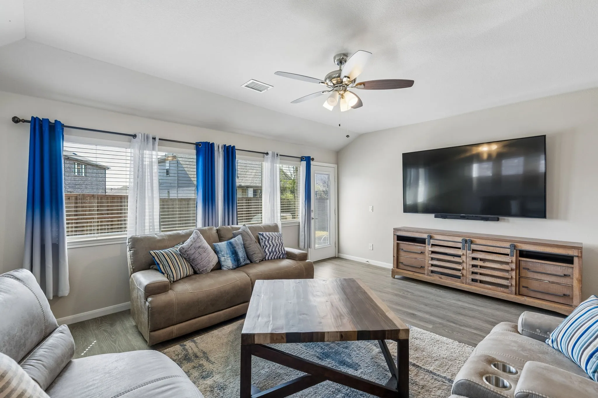 Single Family Residence For Sale in Collin County , 1105 Mapleton Drive, Anna, Texas 75409, 4 Bedroom, 2 Bathroom, 2 Garage spaces, 2,143 Sqft, built in 2021, mls#21385777, Real Estate Agent in Anna, Homes For Sale in Collin county, Homes For Sale in Anna, Realtor in Anna Texas, Real Estate Brokerage Independent Realty Texas, Luminita Cordes Realtor