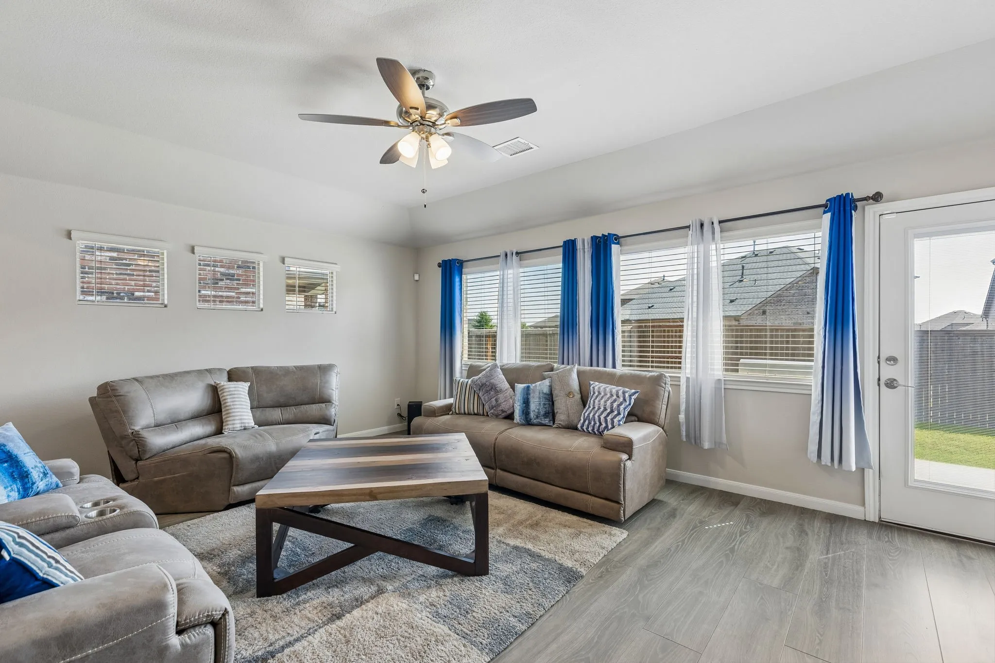 Single Family Residence For Sale in Collin County , 1105 Mapleton Drive, Anna, Texas 75409, 4 Bedroom, 2 Bathroom, 2 Garage spaces, 2,143 Sqft, built in 2021, mls#21385777, Real Estate Agent in Anna, Homes For Sale in Collin county, Homes For Sale in Anna, Realtor in Anna Texas, Real Estate Brokerage Independent Realty Texas, Luminita Cordes Realtor
