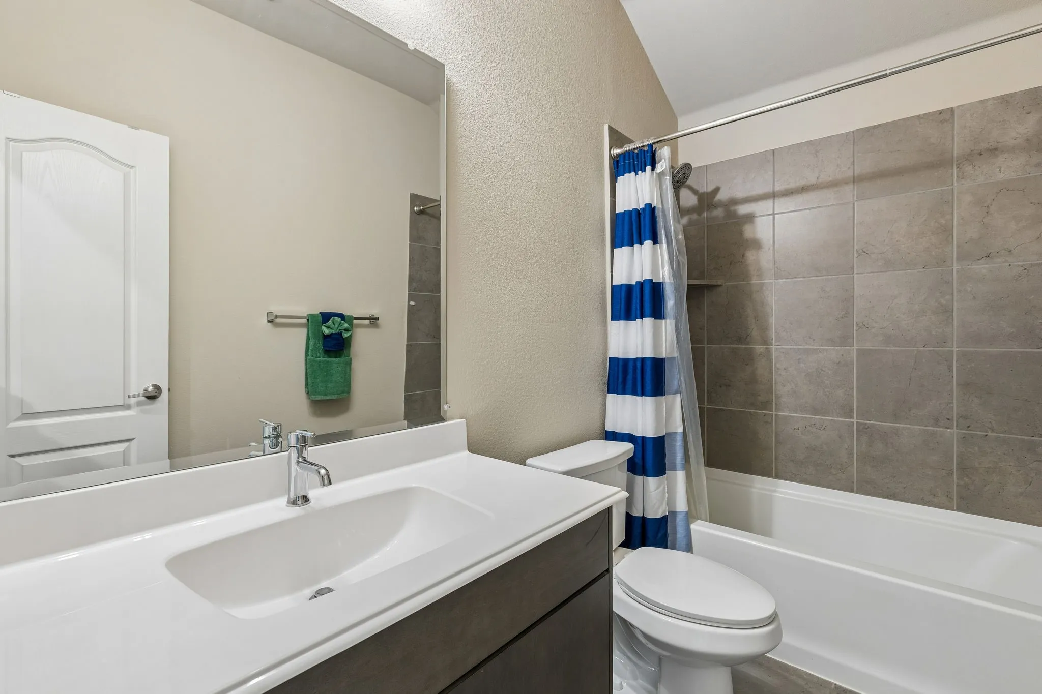 Single Family Residence For Sale in Collin County , 1105 Mapleton Drive, Anna, Texas 75409, 4 Bedroom, 2 Bathroom, 2 Garage spaces, 2,143 Sqft, built in 2021, mls#21385777, Real Estate Agent in Anna, Homes For Sale in Collin county, Homes For Sale in Anna, Realtor in Anna Texas, Real Estate Brokerage Independent Realty Texas, Luminita Cordes Realtor