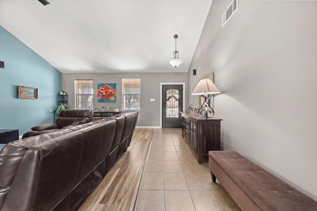 Single Family Residence For Sale in Collin County , 2102 Meadow View Drive, Princeton, Texas 75407, 4 Bedroom, 3 Bathroom, 2 Garage spaces, 2,119 Sqft, built in 2014, mls#21385283, Real Estate Agent in Princeton, Homes For Sale in Collin county, Homes For Sale in Princeton, Realtor in Princeton Texas, Real Estate Brokerage Independent Realty Texas, Luminita Cordes Realtor