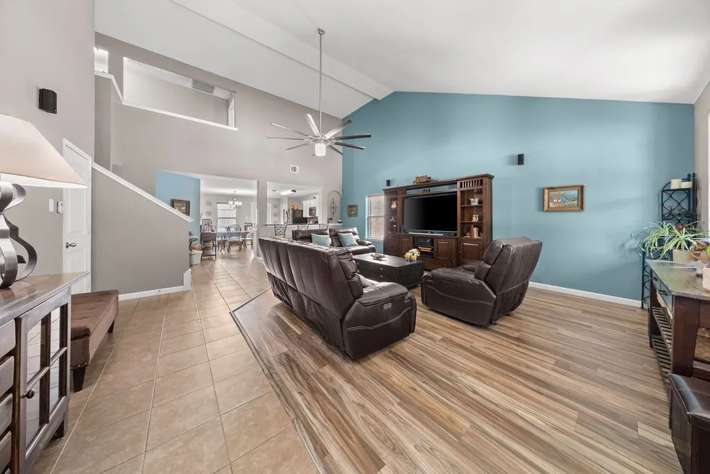 Single Family Residence For Sale in Collin County , 2102 Meadow View Drive, Princeton, Texas 75407, 4 Bedroom, 3 Bathroom, 2 Garage spaces, 2,119 Sqft, built in 2014, mls#21385283, Real Estate Agent in Princeton, Homes For Sale in Collin county, Homes For Sale in Princeton, Realtor in Princeton Texas, Real Estate Brokerage Independent Realty Texas, Luminita Cordes Realtor