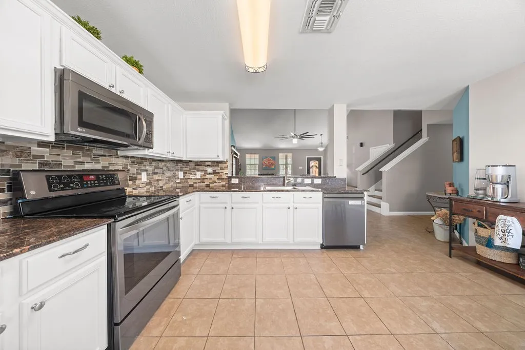 Single Family Residence For Sale in Collin County , 2102 Meadow View Drive, Princeton, Texas 75407, 4 Bedroom, 3 Bathroom, 2 Garage spaces, 2,119 Sqft, built in 2014, mls#21385283, Real Estate Agent in Princeton, Homes For Sale in Collin county, Homes For Sale in Princeton, Realtor in Princeton Texas, Real Estate Brokerage Independent Realty Texas, Luminita Cordes Realtor