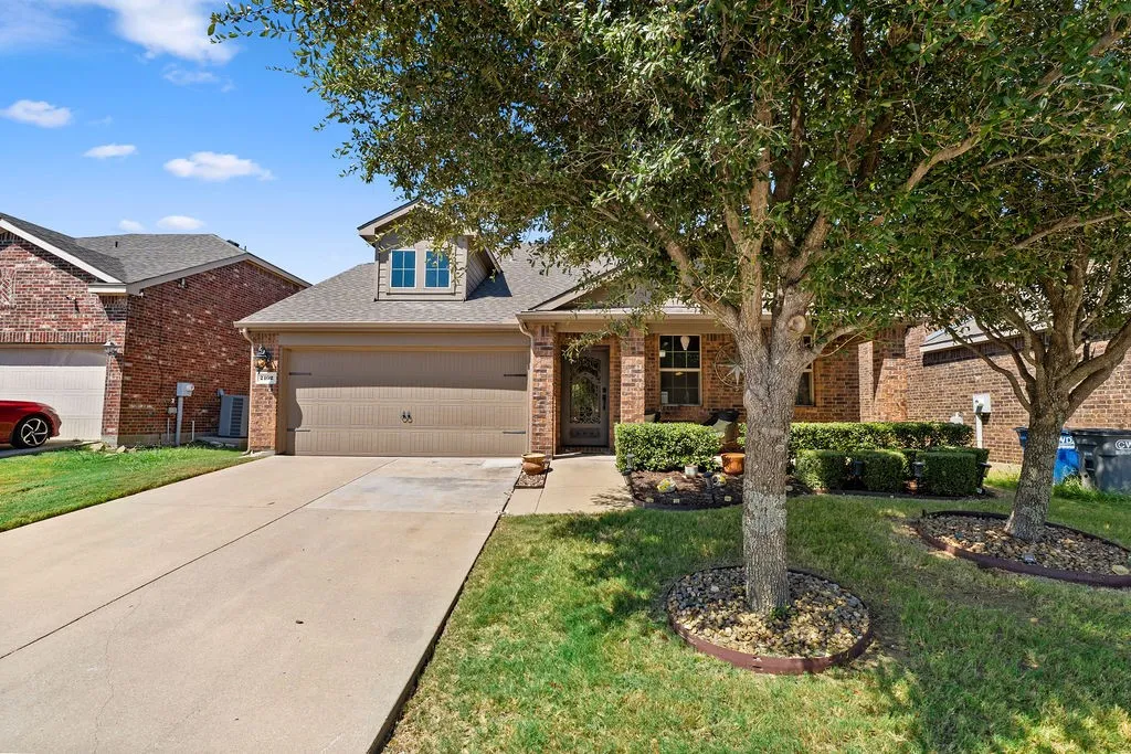 Single Family Residence For Sale in Collin County , 2102 Meadow View Drive, Princeton, Texas 75407, 4 Bedroom, 3 Bathroom, 2 Garage spaces, 2,119 Sqft, built in 2014, mls#21385283, Real Estate Agent in Princeton, Homes For Sale in Collin county, Homes For Sale in Princeton, Realtor in Princeton Texas, Real Estate Brokerage Independent Realty Texas, Luminita Cordes Realtor