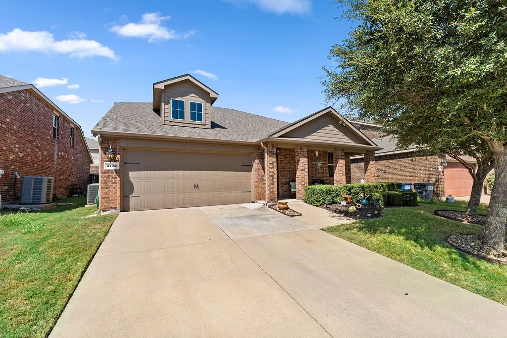 Single Family Residence For Sale in Collin County , 2102 Meadow View Drive, Princeton, Texas 75407, 4 Bedroom, 3 Bathroom, 2 Garage spaces, 2,119 Sqft, built in 2014, mls#21385283, Real Estate Agent in Princeton, Homes For Sale in Collin county, Homes For Sale in Princeton, Realtor in Princeton Texas, Real Estate Brokerage Independent Realty Texas, Luminita Cordes Realtor