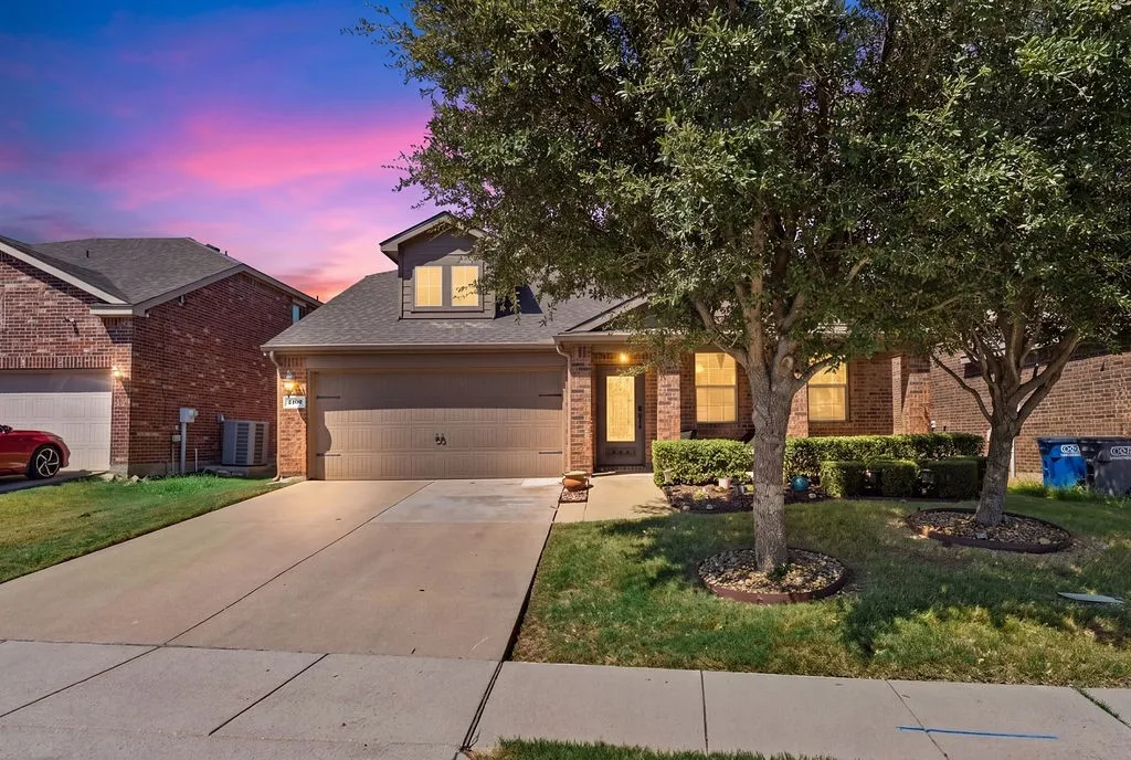 Single Family Residence For Sale in Collin County , 2102 Meadow View Drive, Princeton, Texas 75407, 4 Bedroom, 3 Bathroom, 2 Garage spaces, 2,119 Sqft, built in 2014, mls#21385283, Real Estate Agent in Princeton, Homes For Sale in Collin county, Homes For Sale in Princeton, Realtor in Princeton Texas, Real Estate Brokerage Independent Realty Texas, Luminita Cordes Realtor