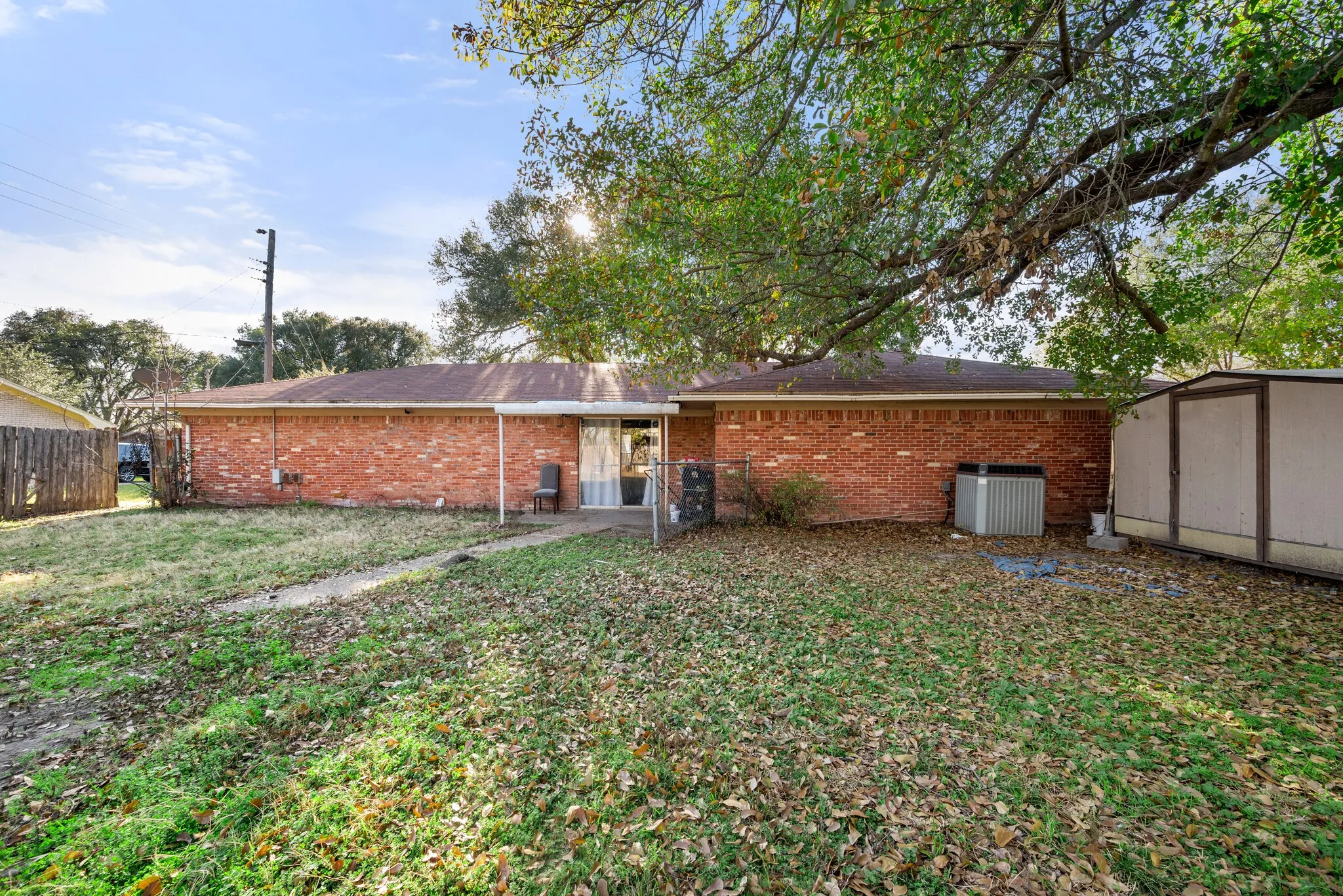 Single Family Residence For Rent in Navarro County , 606 N Overlook Drive, Kerens, Texas 75144, 3 Bedroom, 2 Bathroom, Garage spaces, 1,735 Sqft, built in 1970, mls#21384684, Real Estate Agent in Kerens, Homes For Rent in Navarro county, Homes For Rent in Kerens, Realtor in Kerens Texas, Real Estate Brokerage Independent Realty Texas, Luminita Cordes Realtor