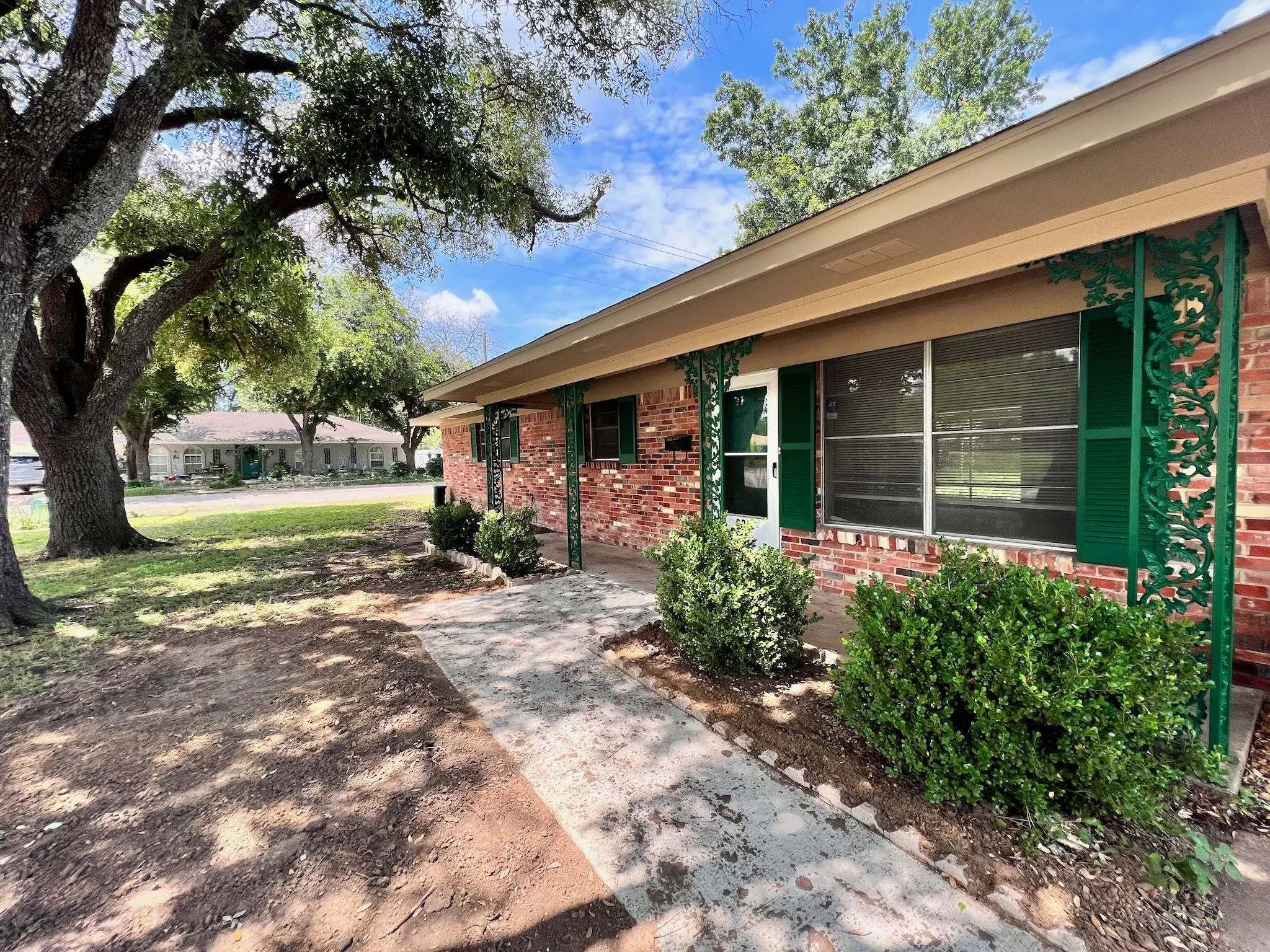 Single Family Residence For Rent in Navarro County , 606 N Overlook Drive, Kerens, Texas 75144, 3 Bedroom, 2 Bathroom, Garage spaces, 1,735 Sqft, built in 1970, mls#21384684, Real Estate Agent in Kerens, Homes For Rent in Navarro county, Homes For Rent in Kerens, Realtor in Kerens Texas, Real Estate Brokerage Independent Realty Texas, Luminita Cordes Realtor