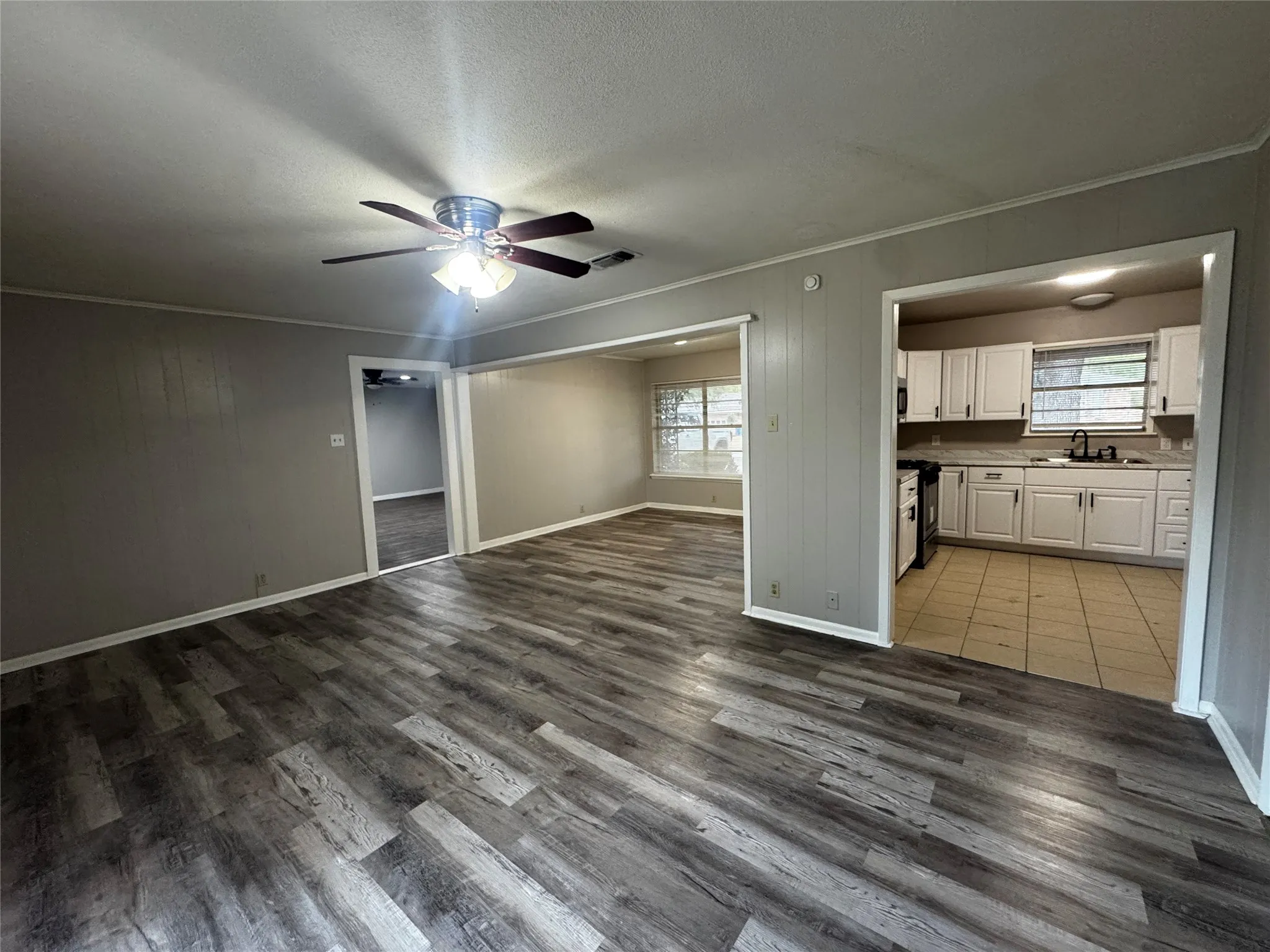 Single Family Residence For Rent in Navarro County , 606 N Overlook Drive, Kerens, Texas 75144, 3 Bedroom, 2 Bathroom, Garage spaces, 1,735 Sqft, built in 1970, mls#21384684, Real Estate Agent in Kerens, Homes For Rent in Navarro county, Homes For Rent in Kerens, Realtor in Kerens Texas, Real Estate Brokerage Independent Realty Texas, Luminita Cordes Realtor