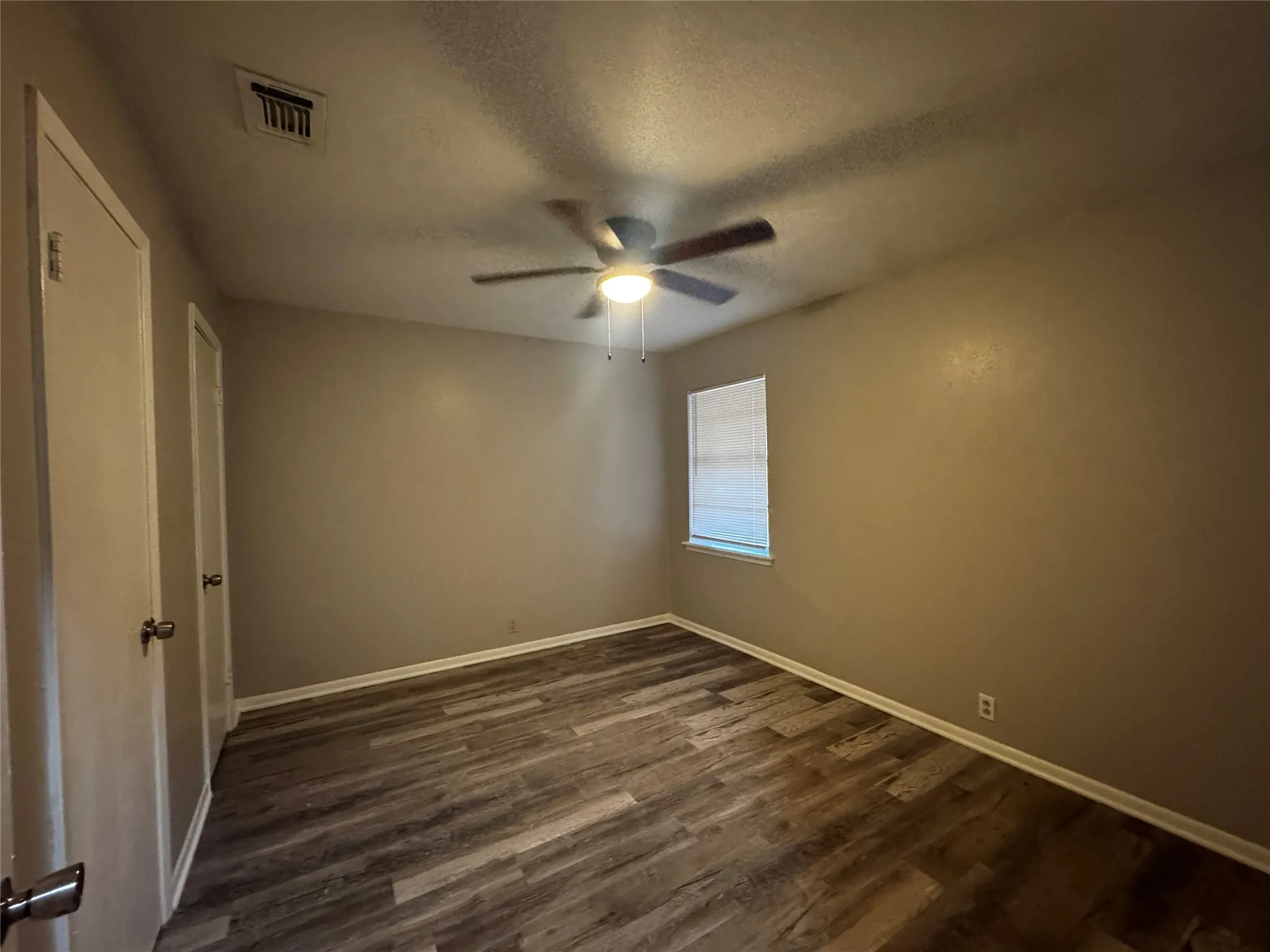 Single Family Residence For Rent in Navarro County , 606 N Overlook Drive, Kerens, Texas 75144, 3 Bedroom, 2 Bathroom, Garage spaces, 1,735 Sqft, built in 1970, mls#21384684, Real Estate Agent in Kerens, Homes For Rent in Navarro county, Homes For Rent in Kerens, Realtor in Kerens Texas, Real Estate Brokerage Independent Realty Texas, Luminita Cordes Realtor