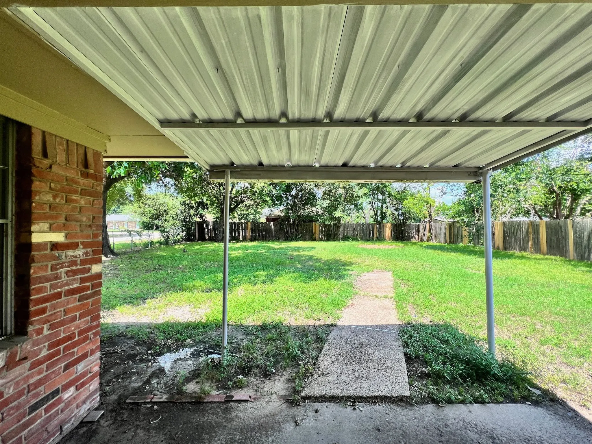 Single Family Residence For Rent in Navarro County , 606 N Overlook Drive, Kerens, Texas 75144, 3 Bedroom, 2 Bathroom, Garage spaces, 1,735 Sqft, built in 1970, mls#21384684, Real Estate Agent in Kerens, Homes For Rent in Navarro county, Homes For Rent in Kerens, Realtor in Kerens Texas, Real Estate Brokerage Independent Realty Texas, Luminita Cordes Realtor