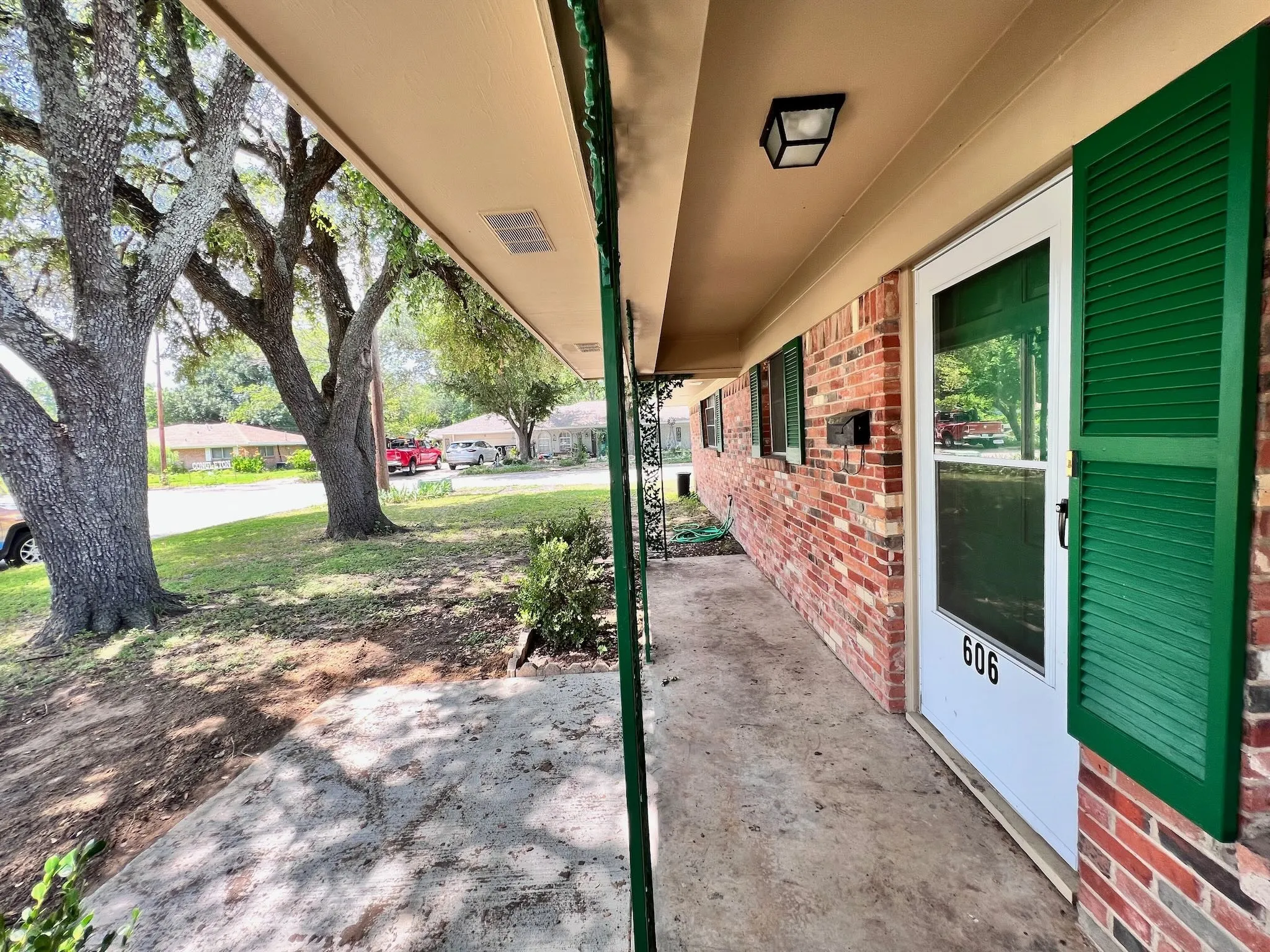 Single Family Residence For Rent in Navarro County , 606 N Overlook Drive, Kerens, Texas 75144, 3 Bedroom, 2 Bathroom, Garage spaces, 1,735 Sqft, built in 1970, mls#21384684, Real Estate Agent in Kerens, Homes For Rent in Navarro county, Homes For Rent in Kerens, Realtor in Kerens Texas, Real Estate Brokerage Independent Realty Texas, Luminita Cordes Realtor
