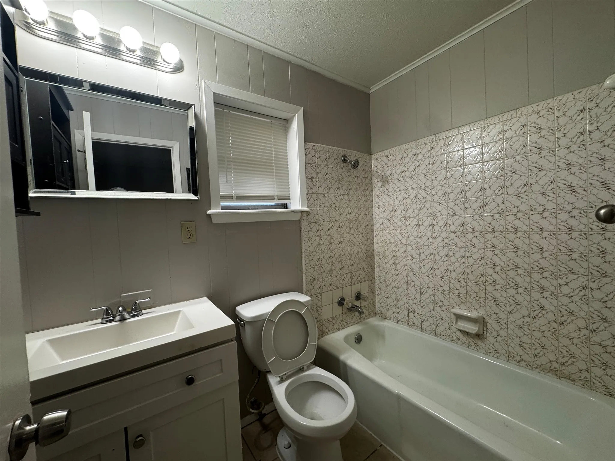 Single Family Residence For Rent in Navarro County , 606 N Overlook Drive, Kerens, Texas 75144, 3 Bedroom, 2 Bathroom, Garage spaces, 1,735 Sqft, built in 1970, mls#21384684, Real Estate Agent in Kerens, Homes For Rent in Navarro county, Homes For Rent in Kerens, Realtor in Kerens Texas, Real Estate Brokerage Independent Realty Texas, Luminita Cordes Realtor