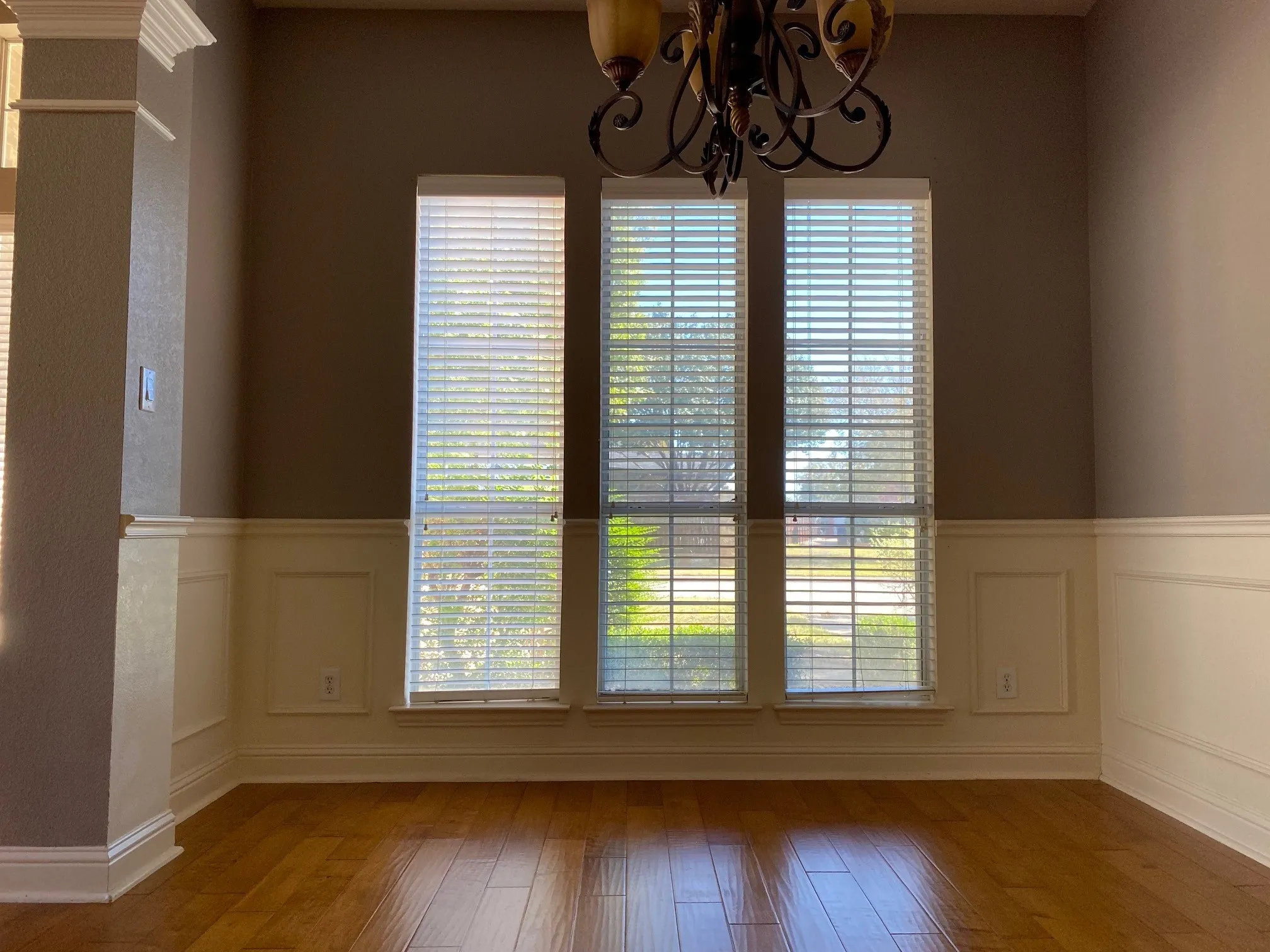 Single Family Residence For Rent in Denton County , 2011 Glen Manor Road, Corinth, Texas 76208, 4 Bedroom, 4 Bathroom, 2 Garage spaces, 3,530 Sqft, built in 2001, mls#21385788, Real Estate Agent in Corinth, Homes For Rent in Denton county, Homes For Rent in Corinth, Realtor in Corinth Texas, Real Estate Brokerage Independent Realty Texas, Luminita Cordes Realtor