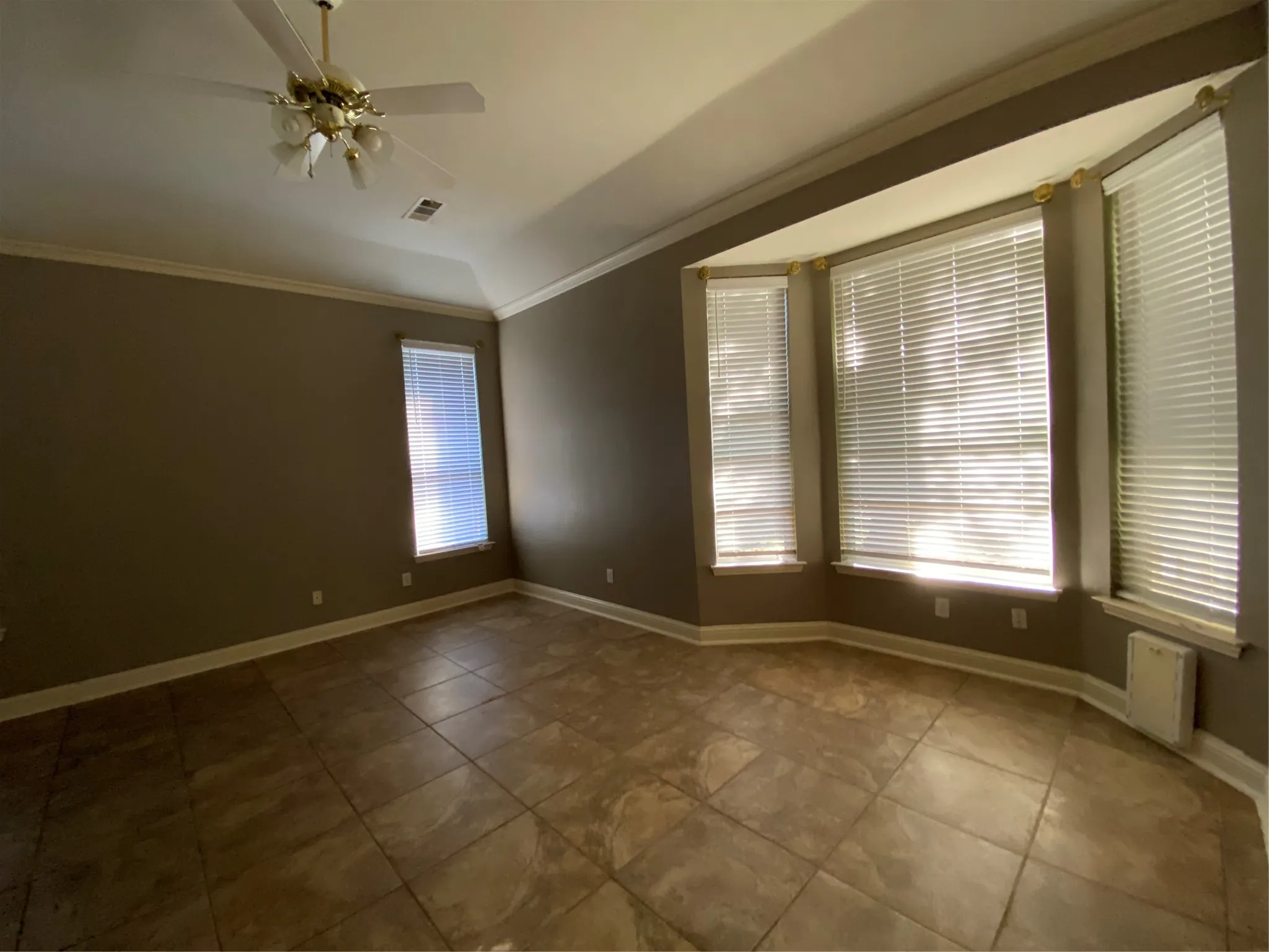 Single Family Residence For Rent in Denton County , 2011 Glen Manor Road, Corinth, Texas 76208, 4 Bedroom, 4 Bathroom, 2 Garage spaces, 3,530 Sqft, built in 2001, mls#21385788, Real Estate Agent in Corinth, Homes For Rent in Denton county, Homes For Rent in Corinth, Realtor in Corinth Texas, Real Estate Brokerage Independent Realty Texas, Luminita Cordes Realtor