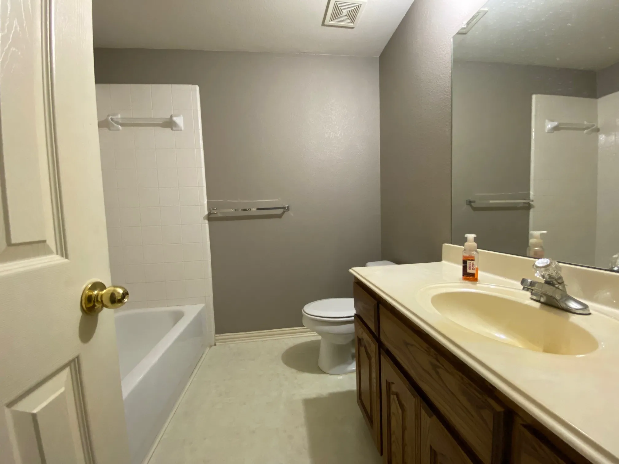 Single Family Residence For Rent in Denton County , 2011 Glen Manor Road, Corinth, Texas 76208, 4 Bedroom, 4 Bathroom, 2 Garage spaces, 3,530 Sqft, built in 2001, mls#21385788, Real Estate Agent in Corinth, Homes For Rent in Denton county, Homes For Rent in Corinth, Realtor in Corinth Texas, Real Estate Brokerage Independent Realty Texas, Luminita Cordes Realtor