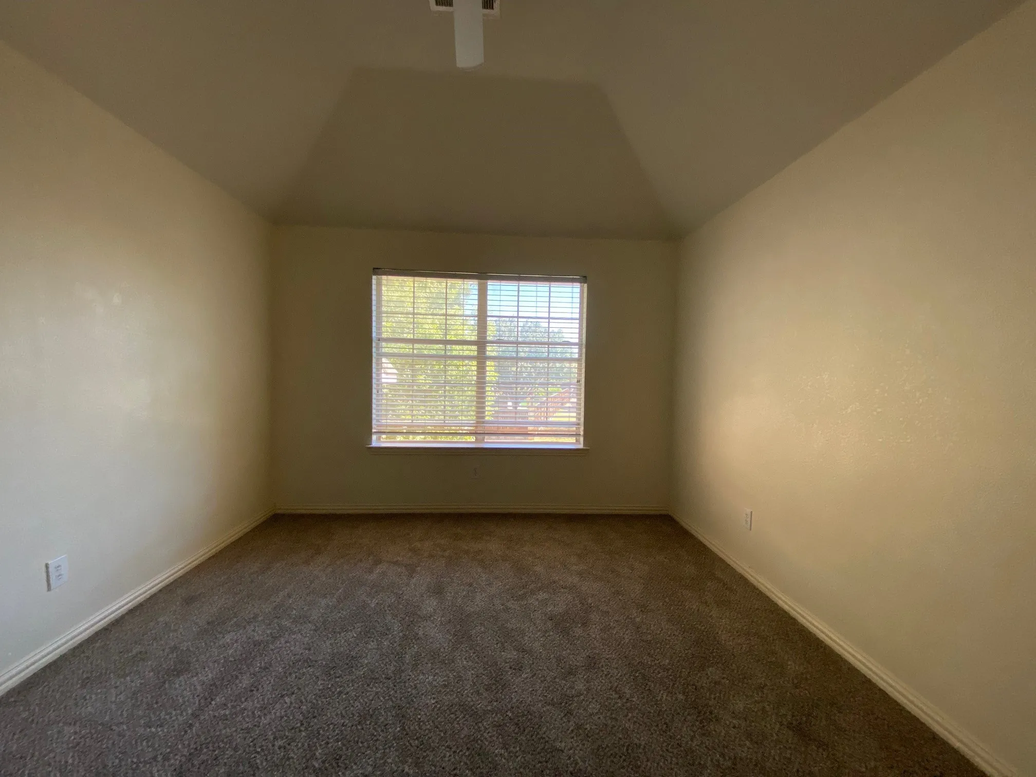 Single Family Residence For Rent in Denton County , 2011 Glen Manor Road, Corinth, Texas 76208, 4 Bedroom, 4 Bathroom, 2 Garage spaces, 3,530 Sqft, built in 2001, mls#21385788, Real Estate Agent in Corinth, Homes For Rent in Denton county, Homes For Rent in Corinth, Realtor in Corinth Texas, Real Estate Brokerage Independent Realty Texas, Luminita Cordes Realtor