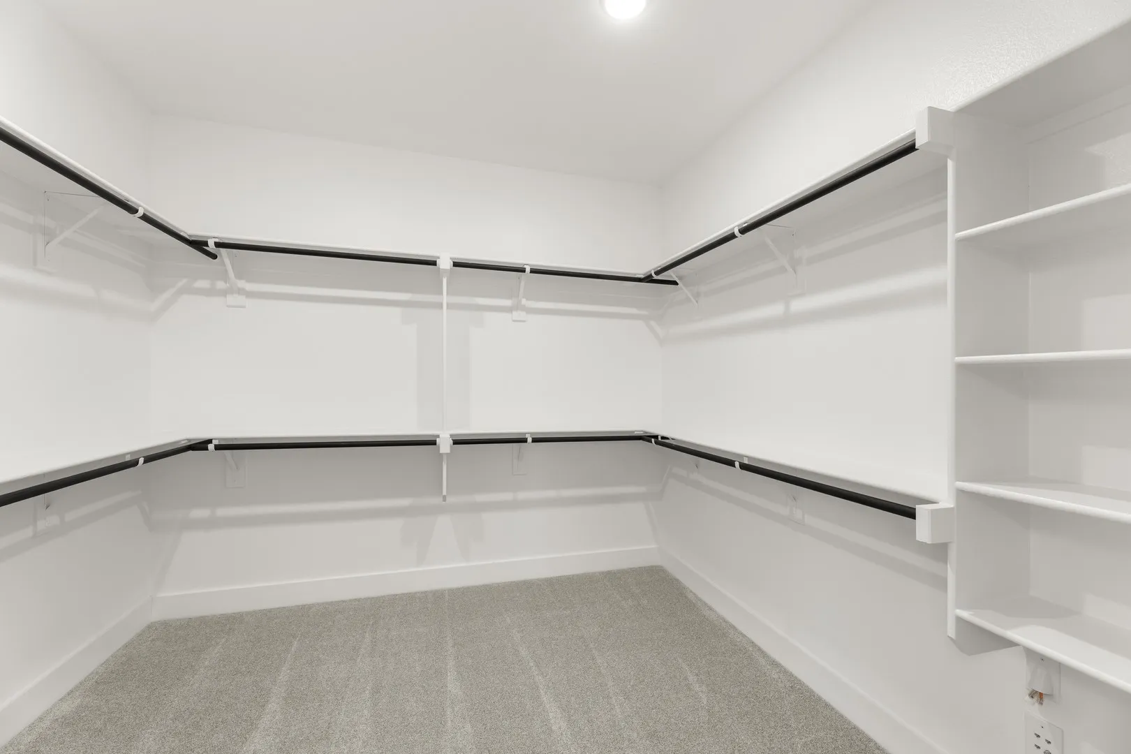 22. 2117 Corbera - Closet