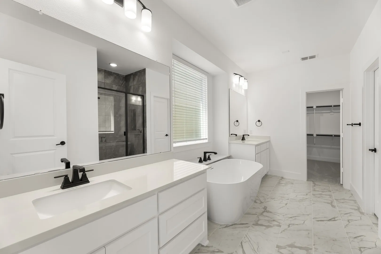 18. 2117 Corbera - Bath