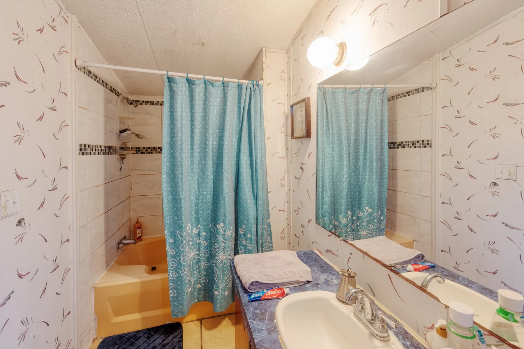 Mobile Home For Sale in Denton County , 8838 Pecan Valley, Pilot Point, Texas 76258, 3 Bedroom, 2 Bathroom, Garage spaces, 2,120 Sqft, built in 1990, mls#21385732, Real Estate Agent in Pilot Point, Homes For Sale in Denton county, Homes For Sale in Pilot Point, Realtor in Pilot Point Texas, Real Estate Brokerage Independent Realty Texas, Luminita Cordes Realtor