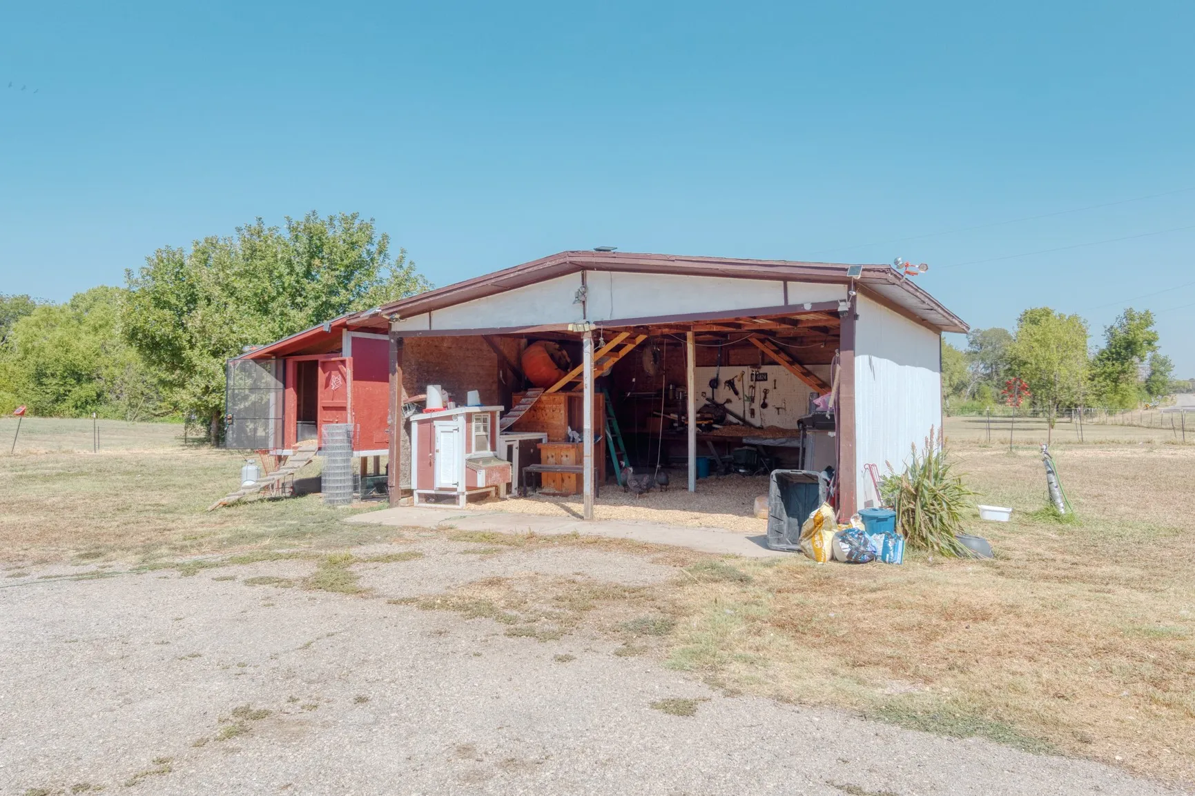 Mobile Home For Sale in Denton County , 8838 Pecan Valley, Pilot Point, Texas 76258, 3 Bedroom, 2 Bathroom, Garage spaces, 2,120 Sqft, built in 1990, mls#21385732, Real Estate Agent in Pilot Point, Homes For Sale in Denton county, Homes For Sale in Pilot Point, Realtor in Pilot Point Texas, Real Estate Brokerage Independent Realty Texas, Luminita Cordes Realtor