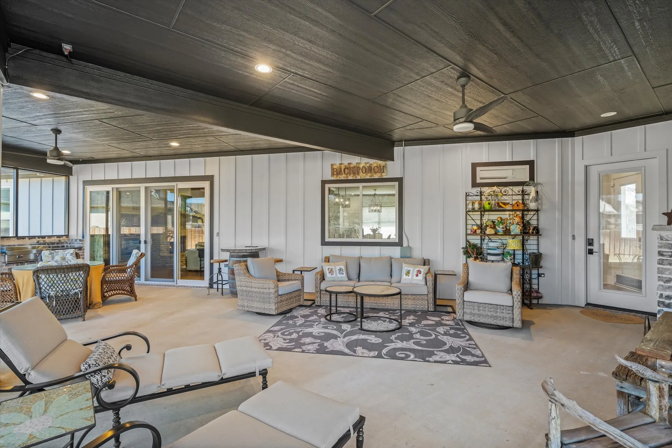 Single Family Residence For Sale in Smith County , 202 Winged Foot Drive, Hideaway, Texas 75771, 3 Bedroom, 3 Bathroom, 3 Garage spaces, 3,169 Sqft, built in 2019, mls#21385264, Real Estate Agent in Hideaway, Homes For Sale in Smith county, Homes For Sale in Hideaway, Realtor in Hideaway Texas, Real Estate Brokerage Independent Realty Texas, Luminita Cordes Realtor