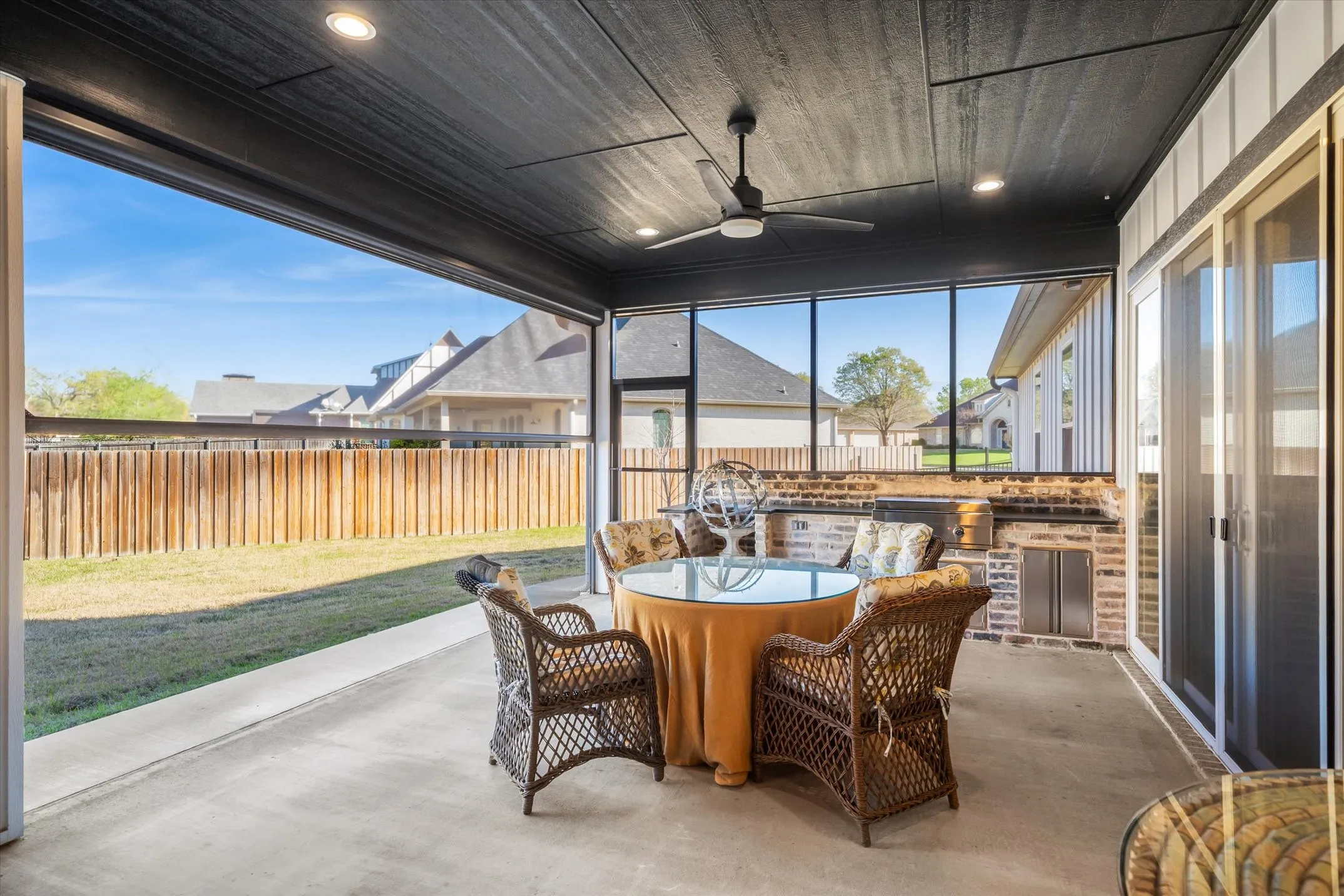 Single Family Residence For Sale in Smith County , 202 Winged Foot Drive, Hideaway, Texas 75771, 3 Bedroom, 3 Bathroom, 3 Garage spaces, 3,169 Sqft, built in 2019, mls#21385264, Real Estate Agent in Hideaway, Homes For Sale in Smith county, Homes For Sale in Hideaway, Realtor in Hideaway Texas, Real Estate Brokerage Independent Realty Texas, Luminita Cordes Realtor