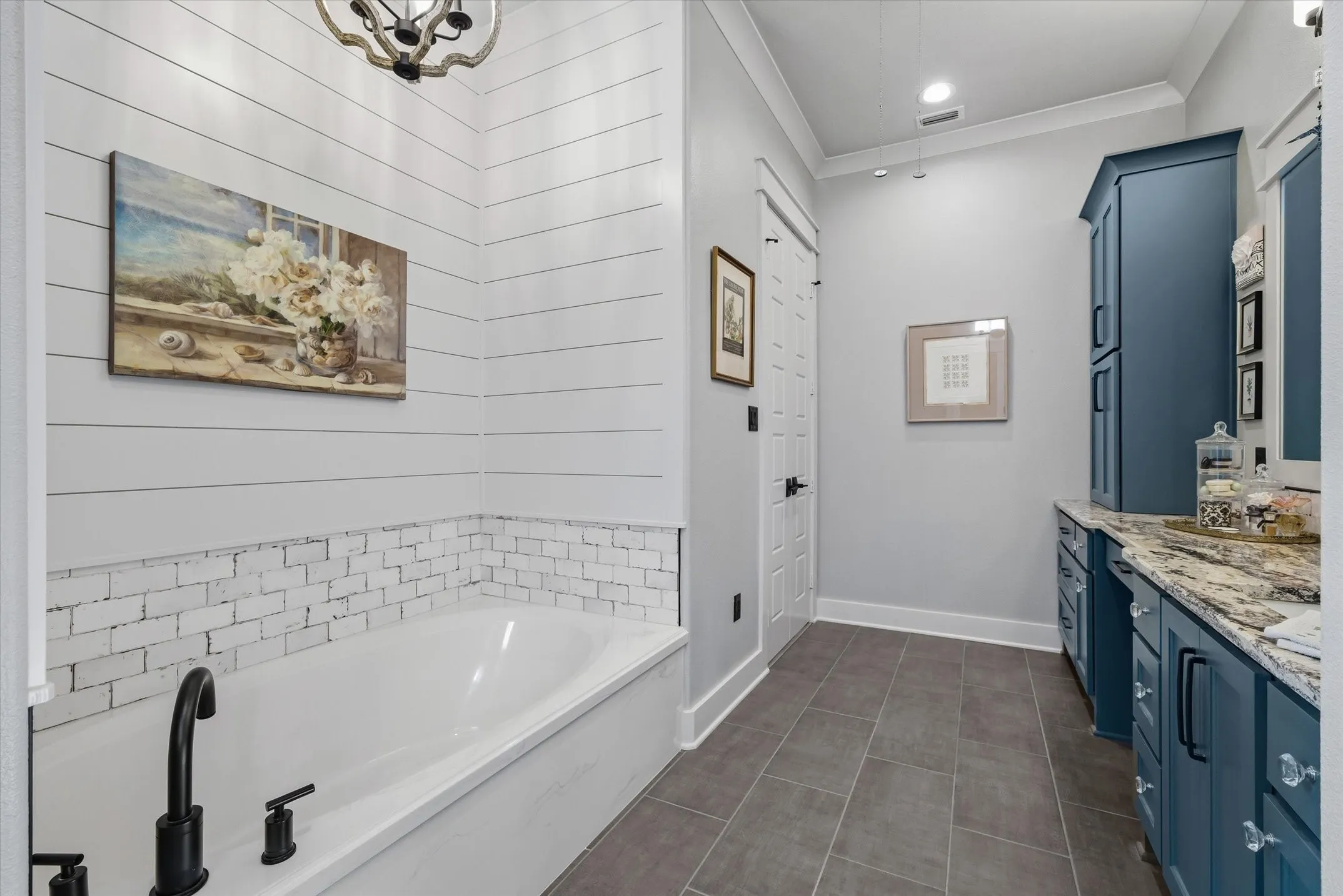 Single Family Residence For Sale in Smith County , 202 Winged Foot Drive, Hideaway, Texas 75771, 3 Bedroom, 3 Bathroom, 3 Garage spaces, 3,169 Sqft, built in 2019, mls#21385264, Real Estate Agent in Hideaway, Homes For Sale in Smith county, Homes For Sale in Hideaway, Realtor in Hideaway Texas, Real Estate Brokerage Independent Realty Texas, Luminita Cordes Realtor