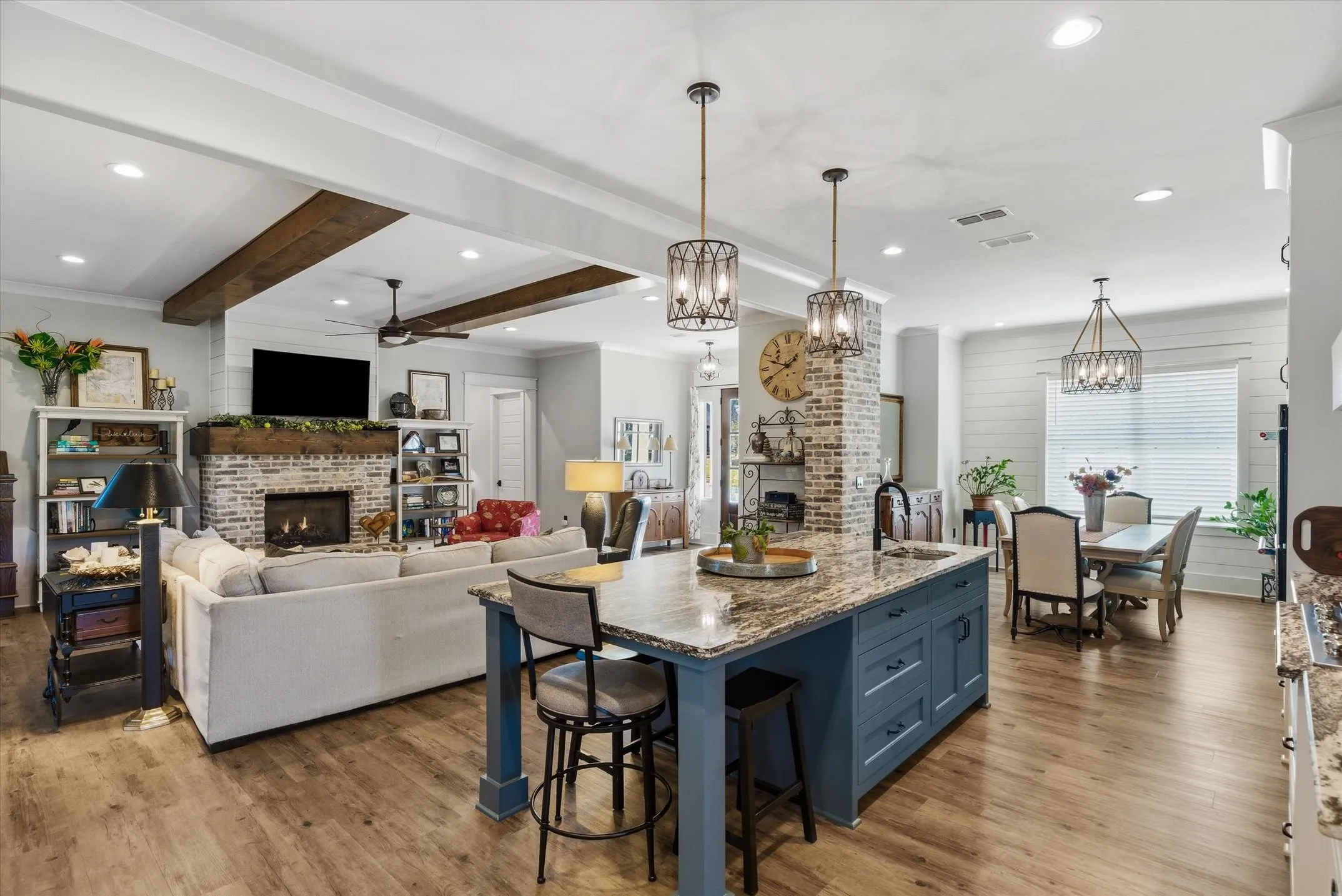 Single Family Residence For Sale in Smith County , 202 Winged Foot Drive, Hideaway, Texas 75771, 3 Bedroom, 3 Bathroom, 3 Garage spaces, 3,169 Sqft, built in 2019, mls#21385264, Real Estate Agent in Hideaway, Homes For Sale in Smith county, Homes For Sale in Hideaway, Realtor in Hideaway Texas, Real Estate Brokerage Independent Realty Texas, Luminita Cordes Realtor