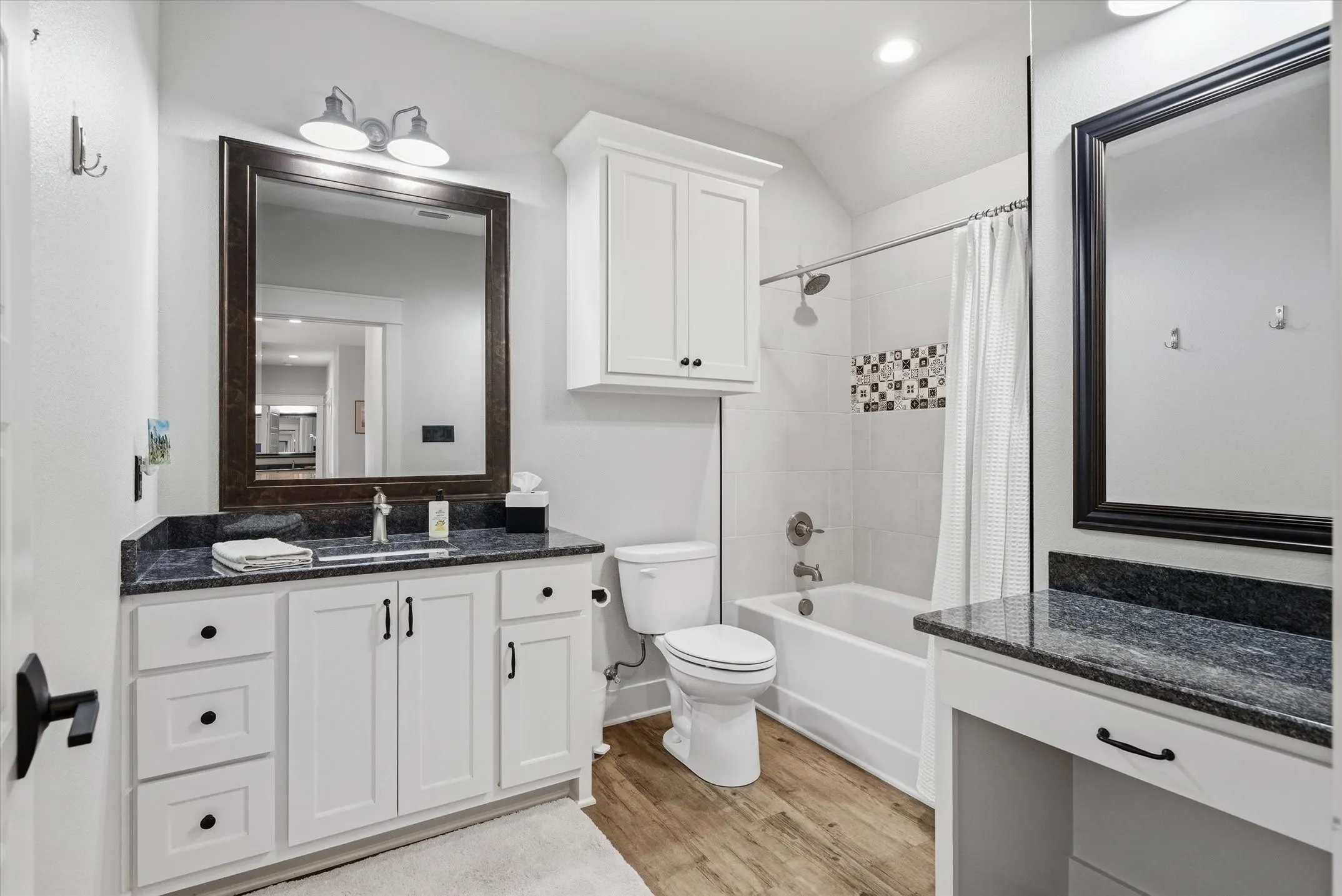 Single Family Residence For Sale in Smith County , 202 Winged Foot Drive, Hideaway, Texas 75771, 3 Bedroom, 3 Bathroom, 3 Garage spaces, 3,169 Sqft, built in 2019, mls#21385264, Real Estate Agent in Hideaway, Homes For Sale in Smith county, Homes For Sale in Hideaway, Realtor in Hideaway Texas, Real Estate Brokerage Independent Realty Texas, Luminita Cordes Realtor