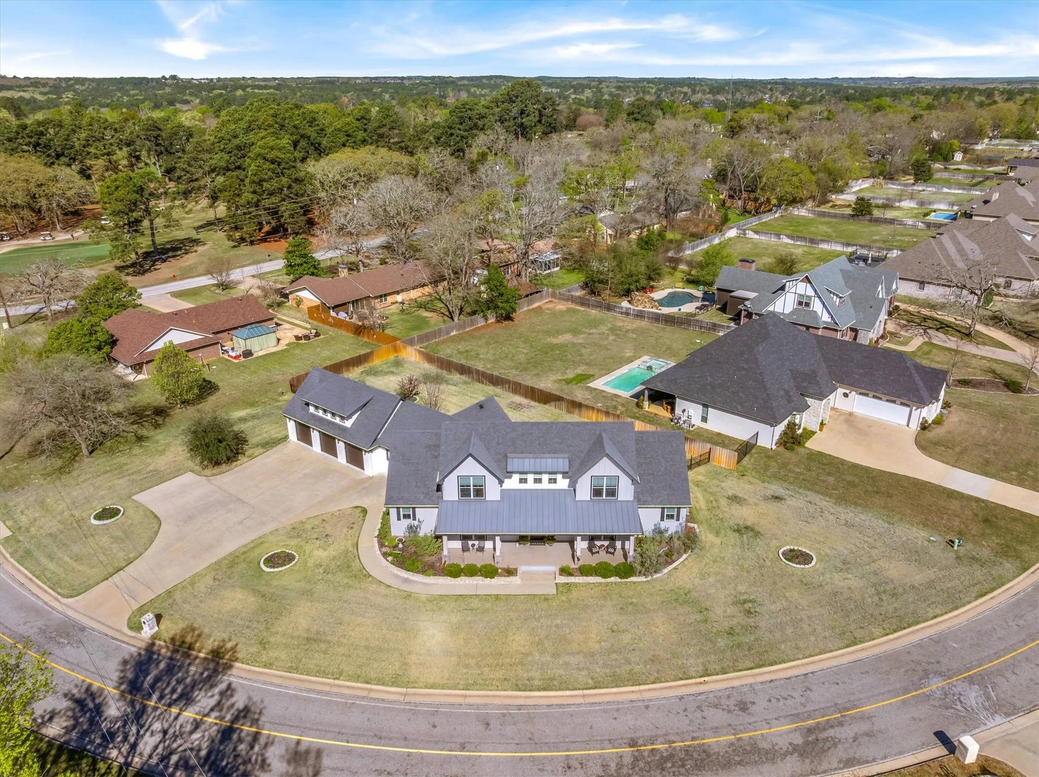 Single Family Residence For Sale in Smith County , 202 Winged Foot Drive, Hideaway, Texas 75771, 3 Bedroom, 3 Bathroom, 3 Garage spaces, 3,169 Sqft, built in 2019, mls#21385264, Real Estate Agent in Hideaway, Homes For Sale in Smith county, Homes For Sale in Hideaway, Realtor in Hideaway Texas, Real Estate Brokerage Independent Realty Texas, Luminita Cordes Realtor